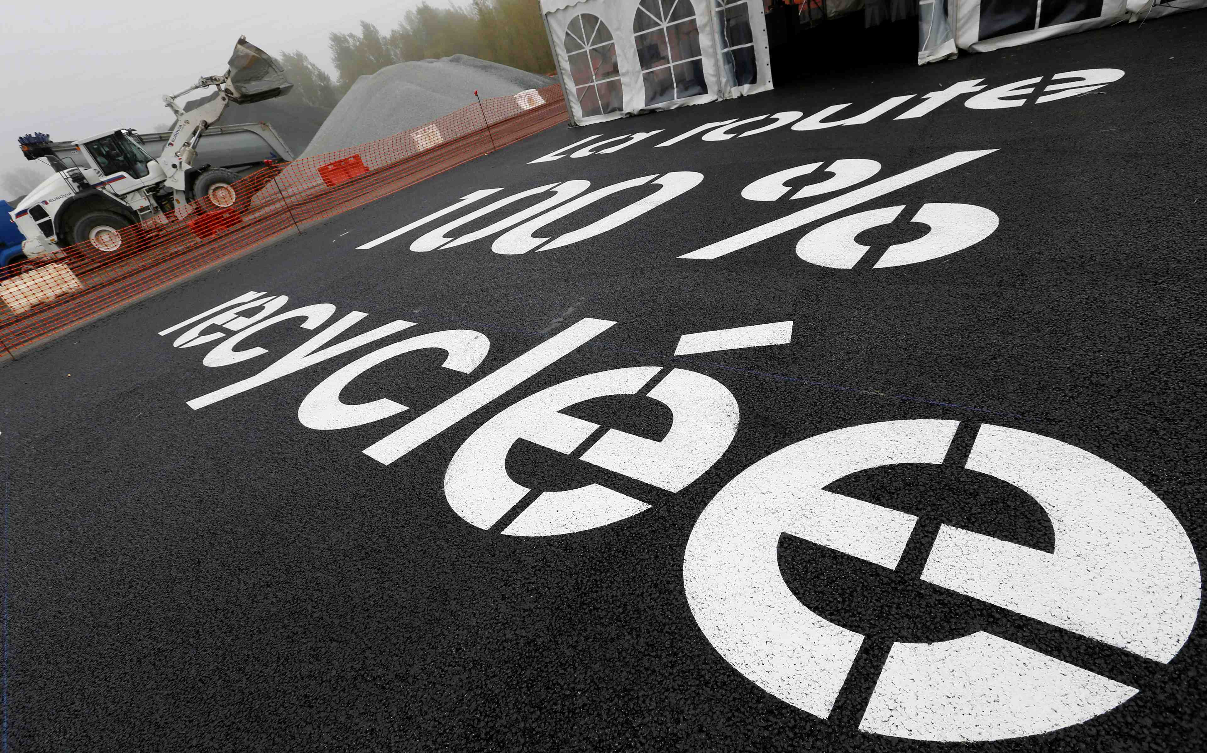 Eurovia experimente le premier enrobe 100% recycle sur une autoroute