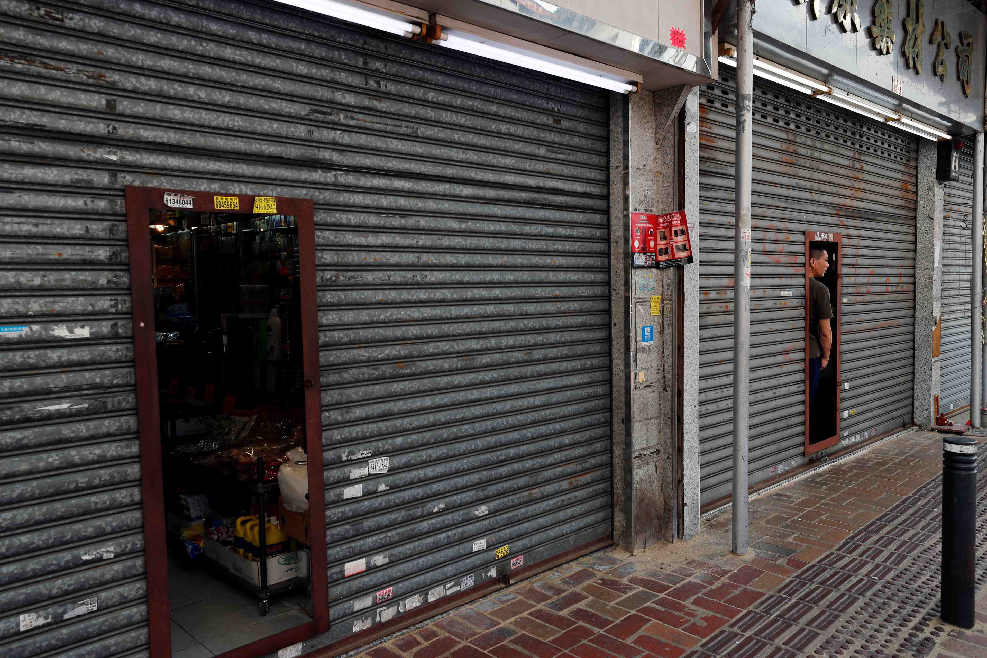 Les detaillants de hong kong inquiets apres les protestations