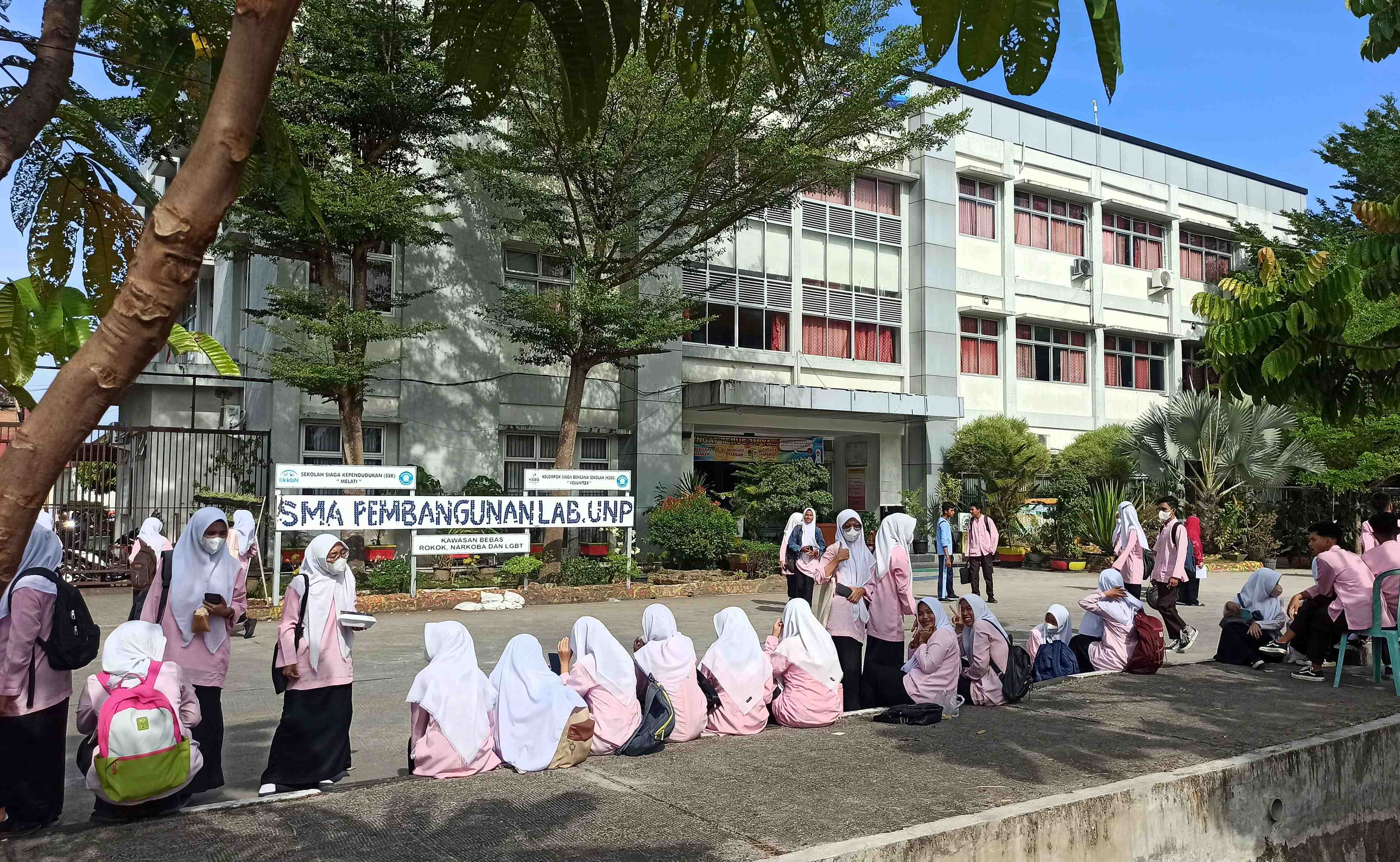 Seisme de magnitude 6,1 au large de l'indonesie, deux morts