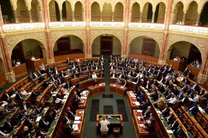 La hongrie fait de l'aide aux migrants illegaux un delit penal