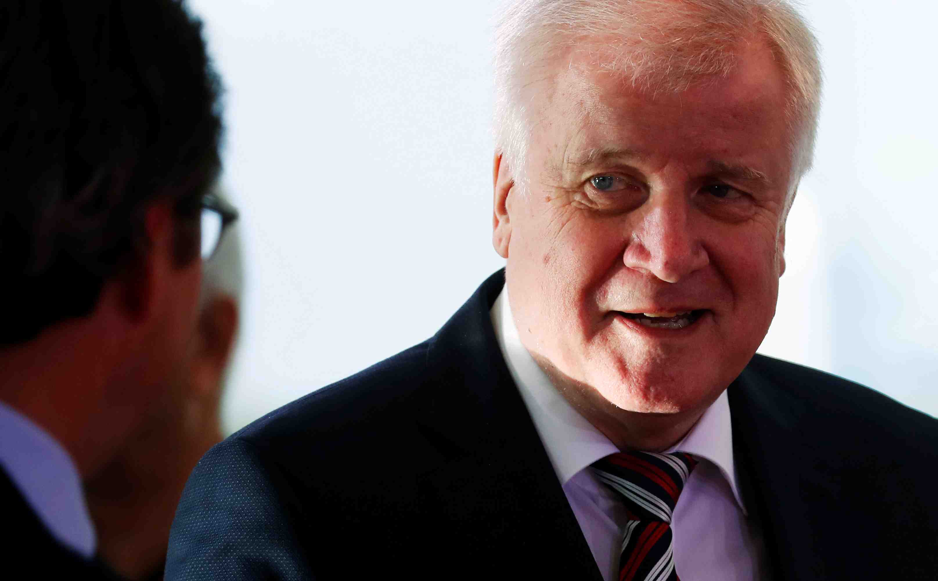 Un allie de merkel appelle seehofer a s'inspirer de la chanceliere