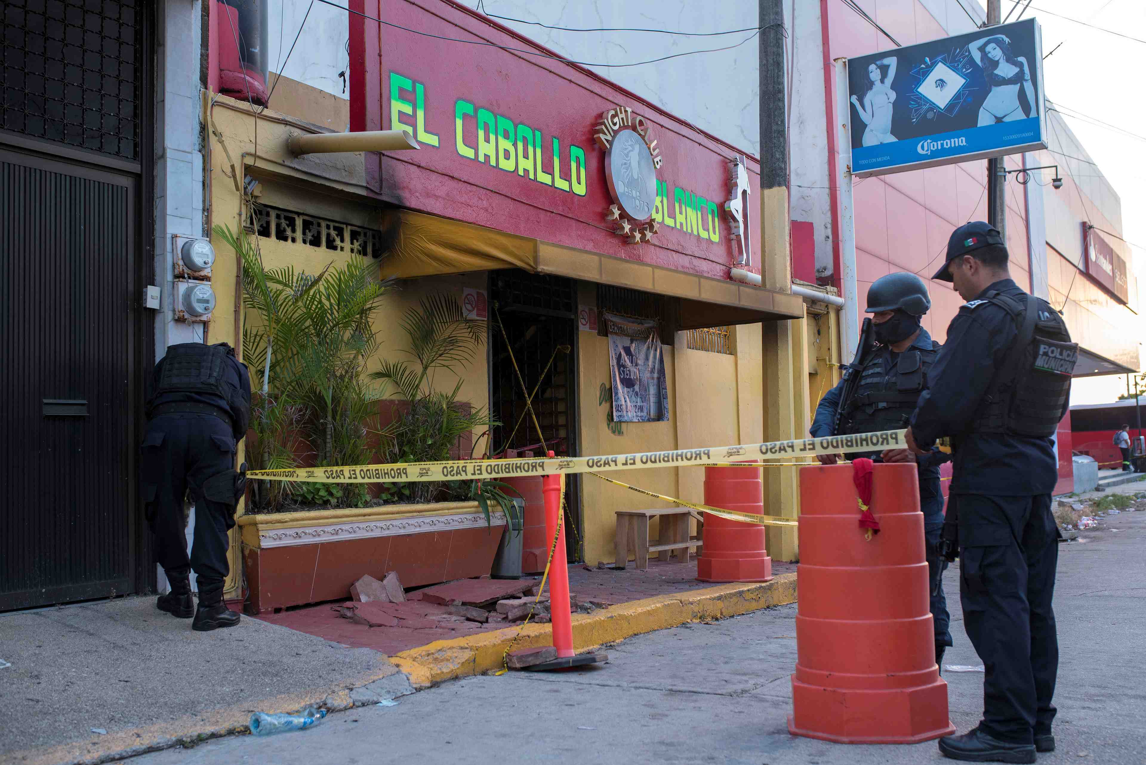 Un bar incendie par des narcotrafiquants au mexique