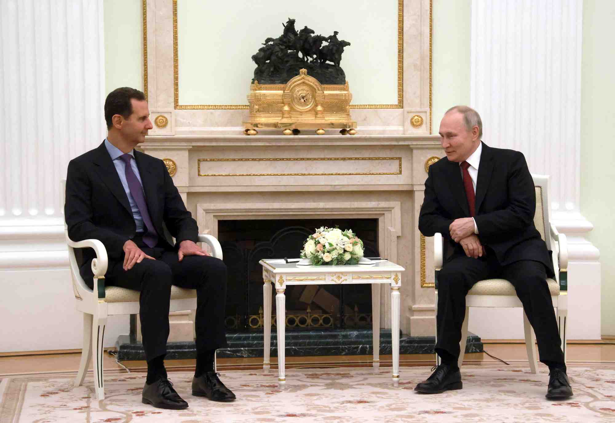 Le president russe, vladimir poutine, et son homologue syrien bachar el-assad