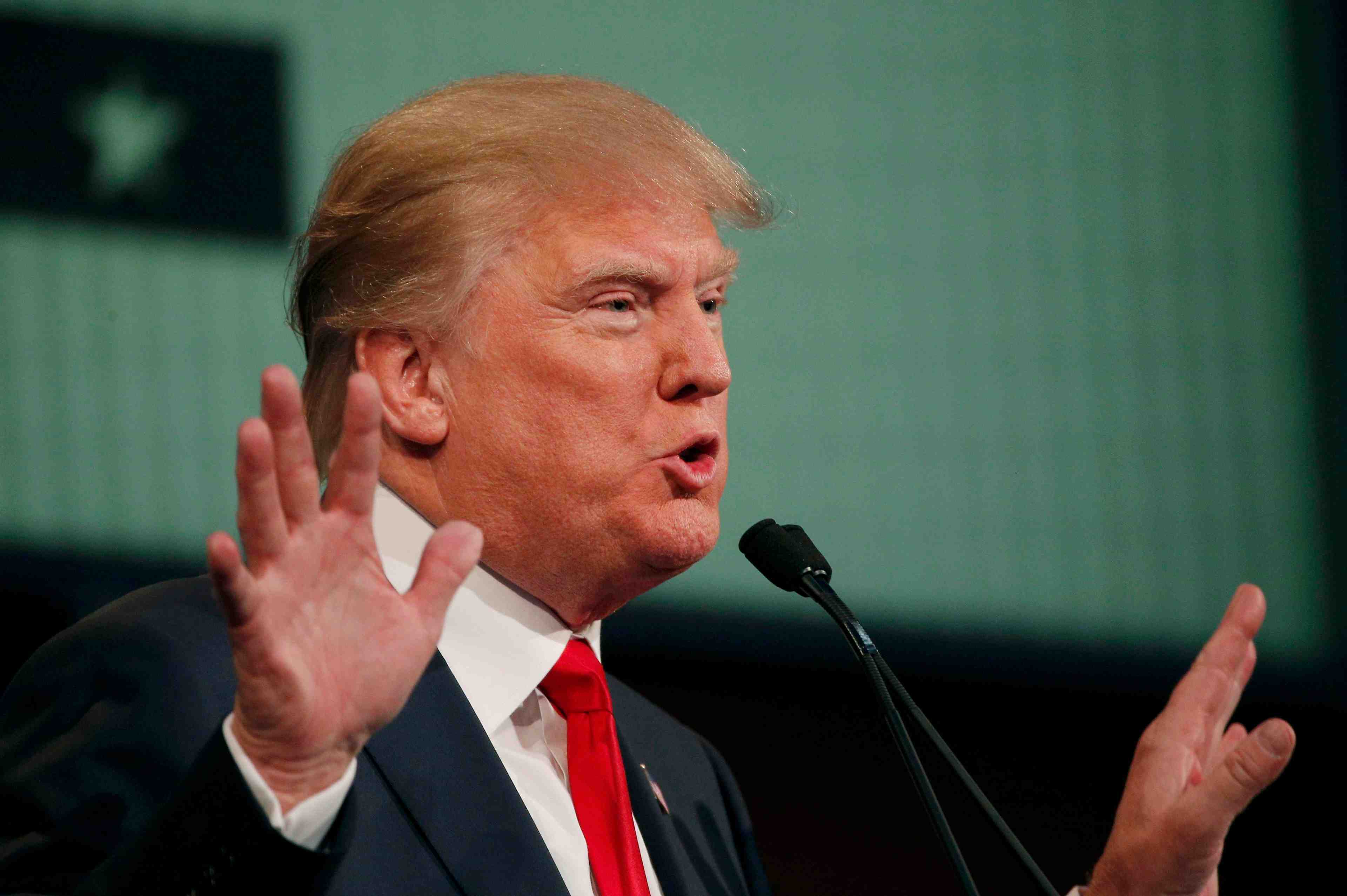 Donald trump donne toujours en tete chez les republicains
