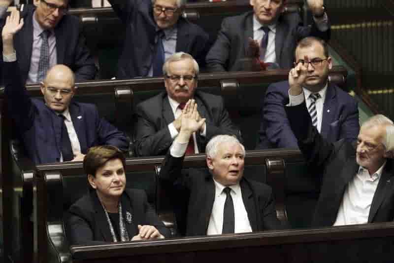 Une reforme constitutionnelle en pologne inquiete bruxelles