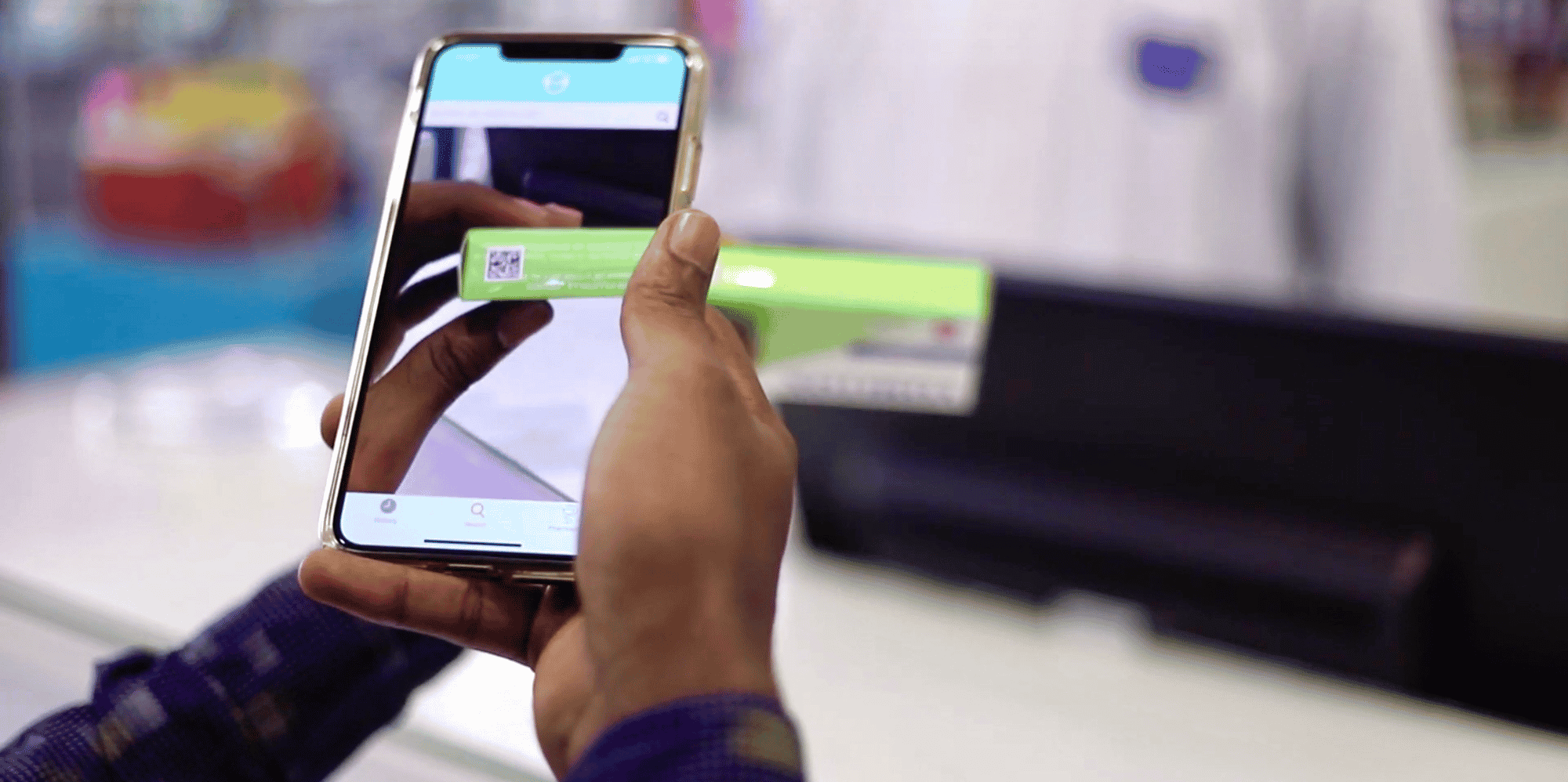 Avec l'application smartphone gratuite Meditect Pro, les pharmaciens du réseau Meditect authentifient leur inventaire en scannant chaque boîte mise en stock.