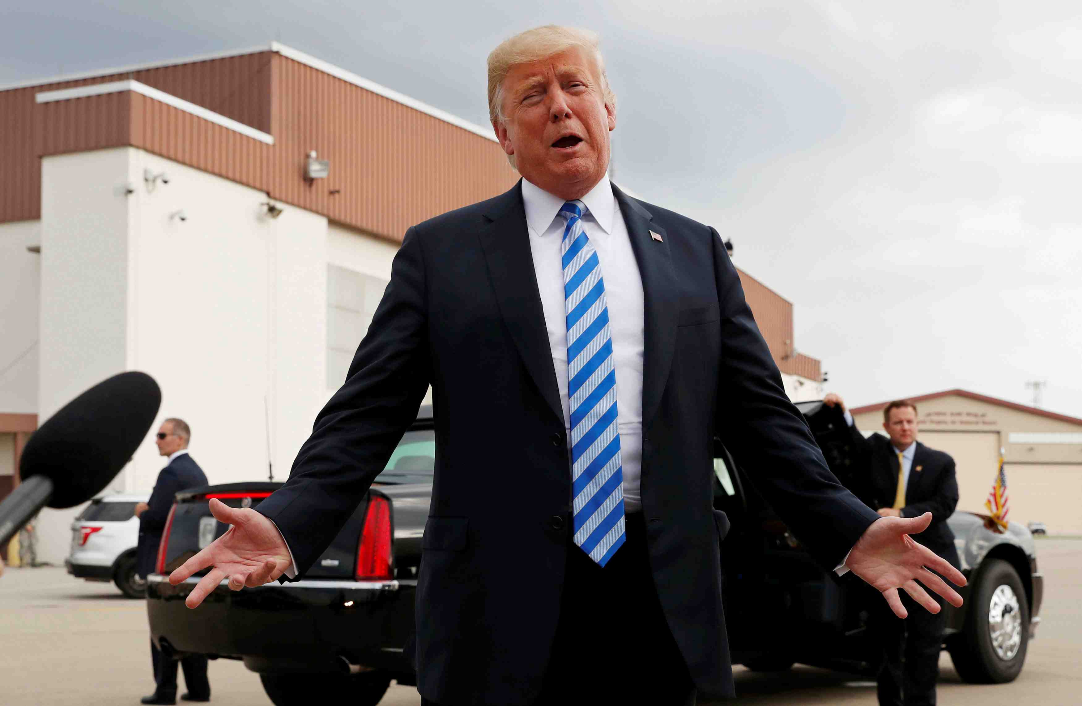 Les democrates veulent profiter de l'embarras de trump