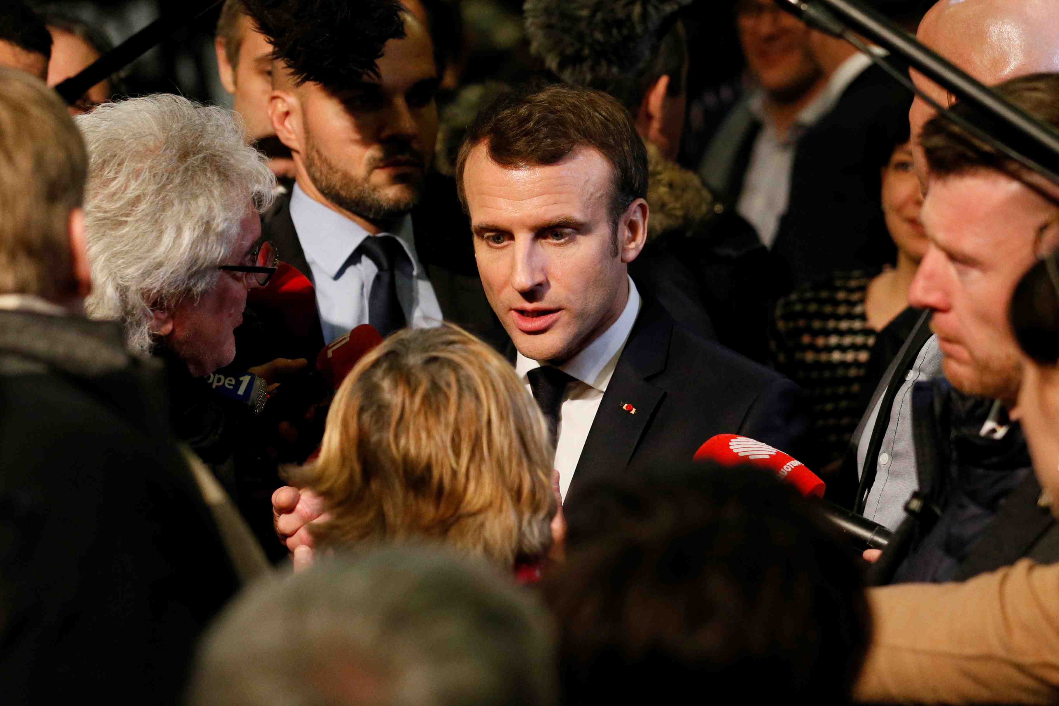 Petite remontee de la popularite de macron