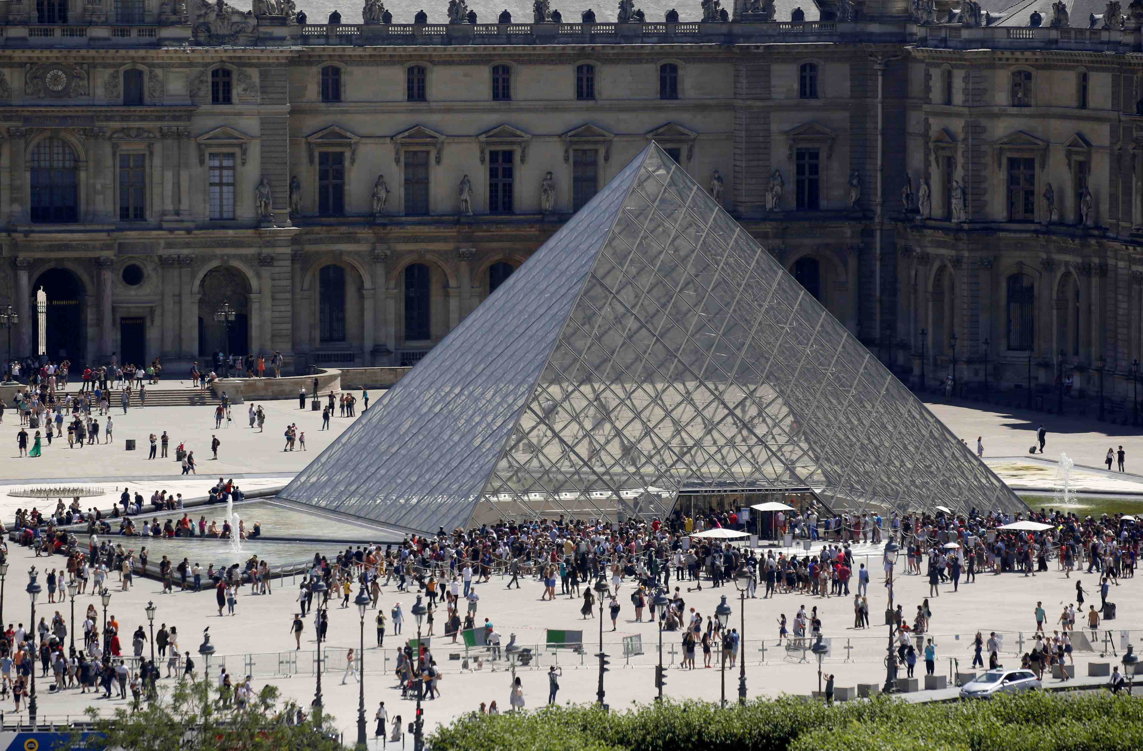 Coronavirus: le louvre ferme ses portes pour informer le personnel