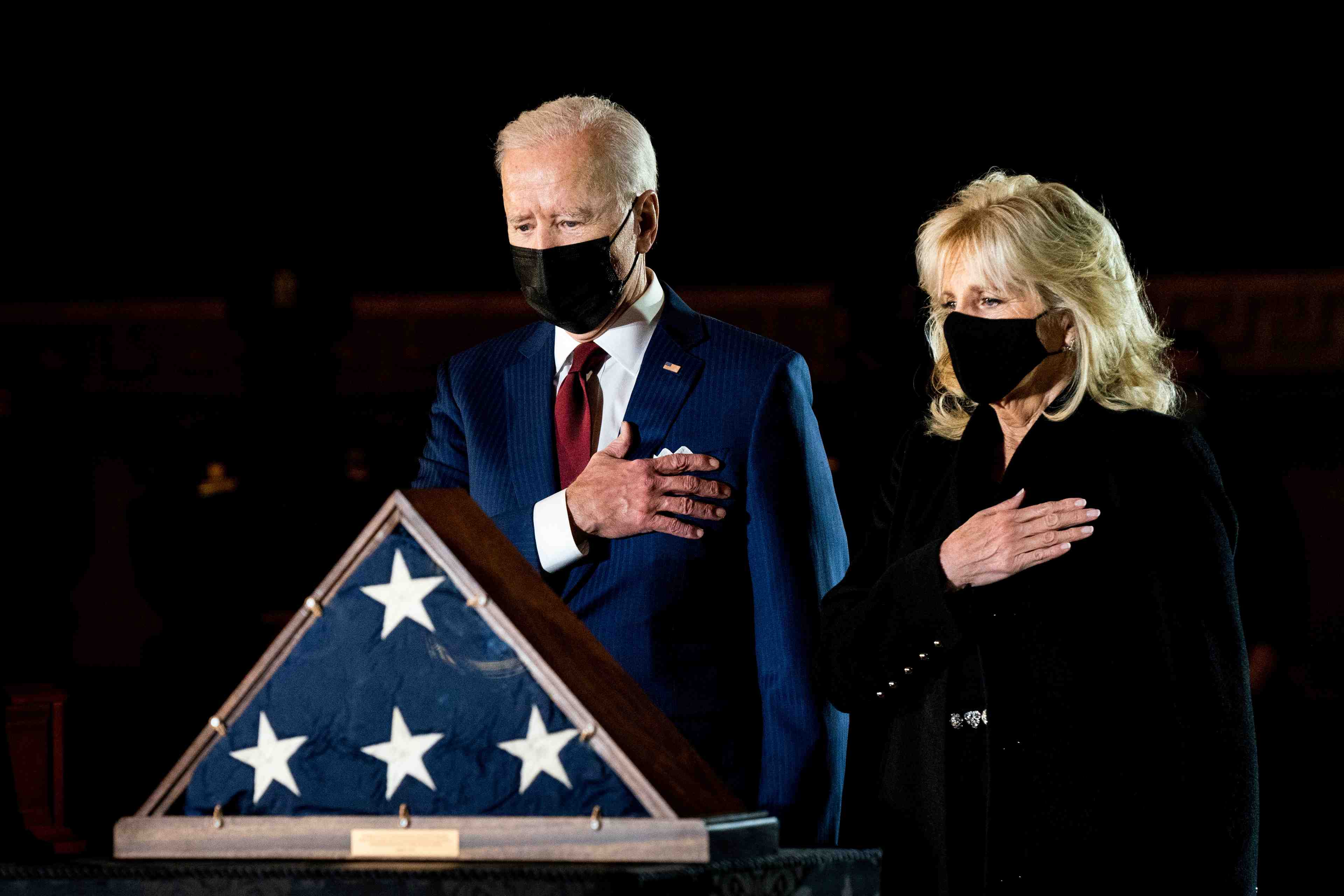 Usa: biden rend hommage, au capitole, au policier tue lors de l'assaut