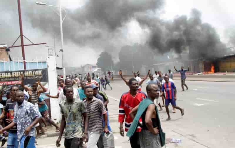 Tension en rdc, le qg d'un parti d'opposition incendie