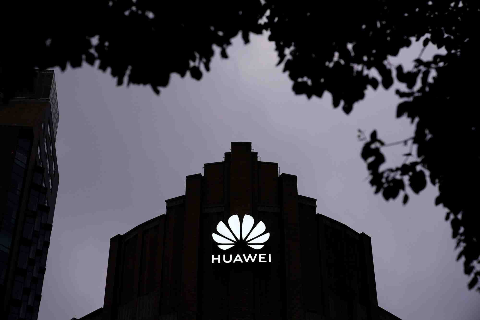 Seuls trois équipementiers télécoms, les européens Nokia et Ericsson et le chinois Huawei, sont capables de fournir les équipements pour les futurs réseaux 5G, le futur système de télécommunications mobile.