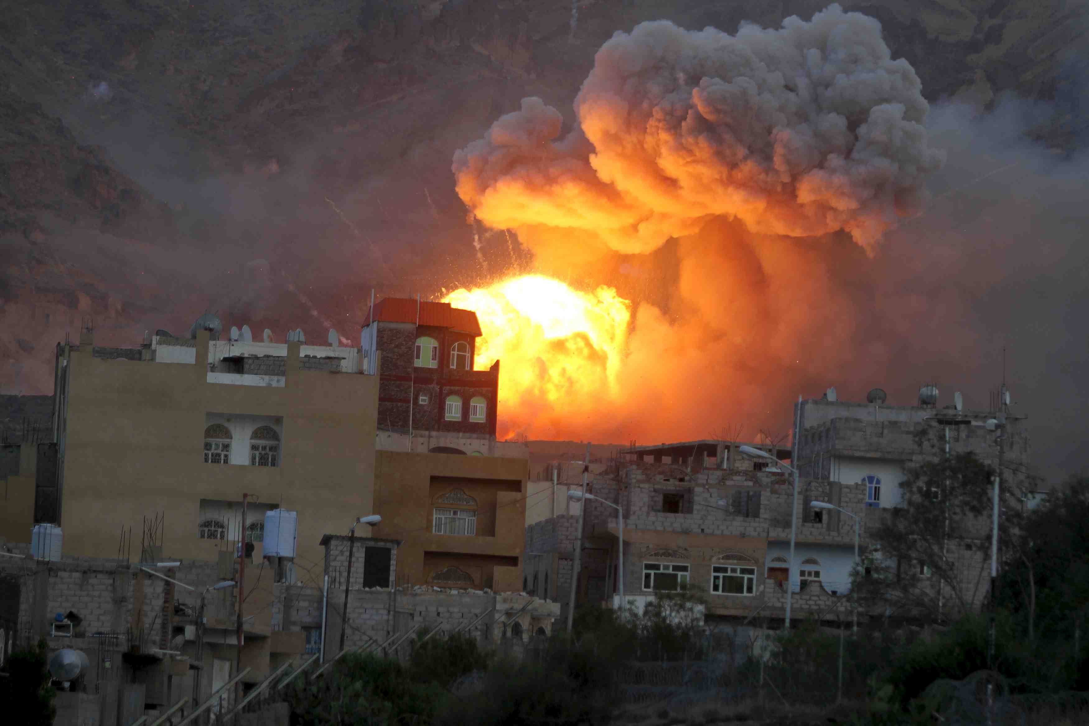 Raids aeriens de la coalition arabe a sanaa