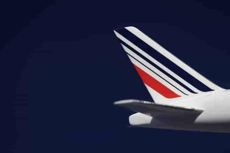 Air france mise en danger par une "minorite", dit michel sapin