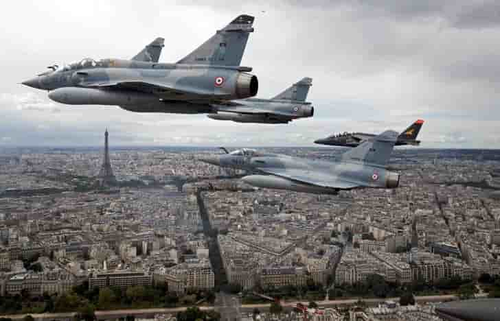 Paris et berlin veulent renforcer la cooperation militaire europeenne