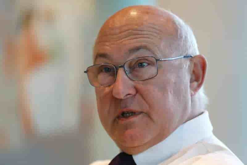 Sapin soutient hamon par loyaute envers le ps