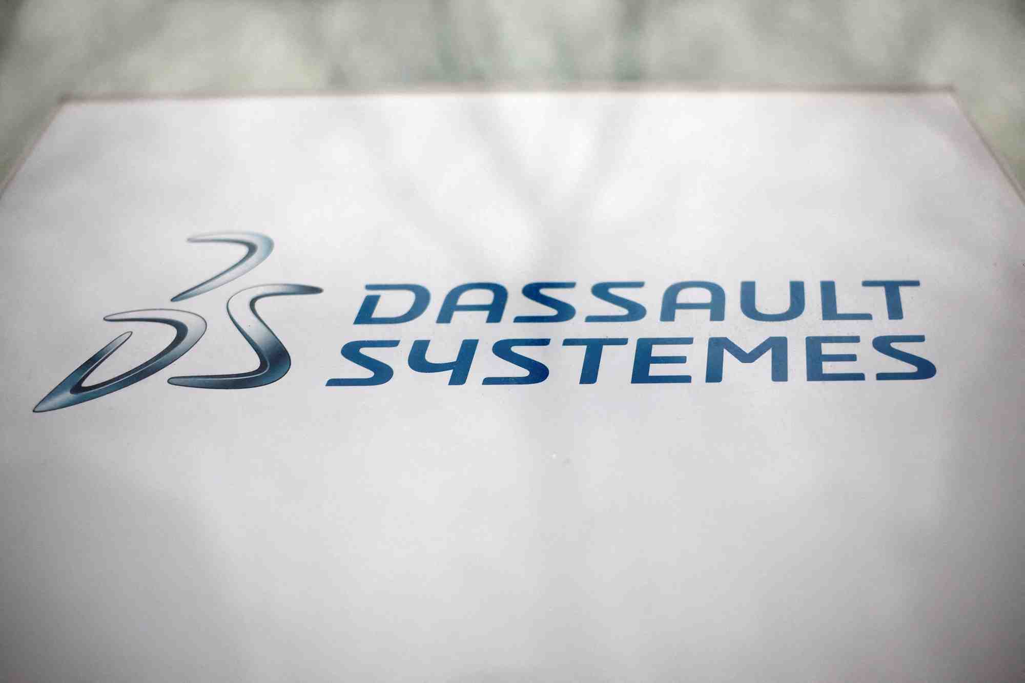 Le logo de dassault systemes se est visible sur un batiment de l'entreprise a paris