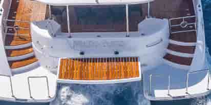 Dans les Pyrénées-Orientales, Tenderlift conçoit des plateformes utilisées à bord des bateaux pour le relevage et la mise à l'eau de l'annexe ou d'un jet-ski, et qui peuvent aussi servir de pont additionnel, de plateforme de plongée ou de plage de baignade.