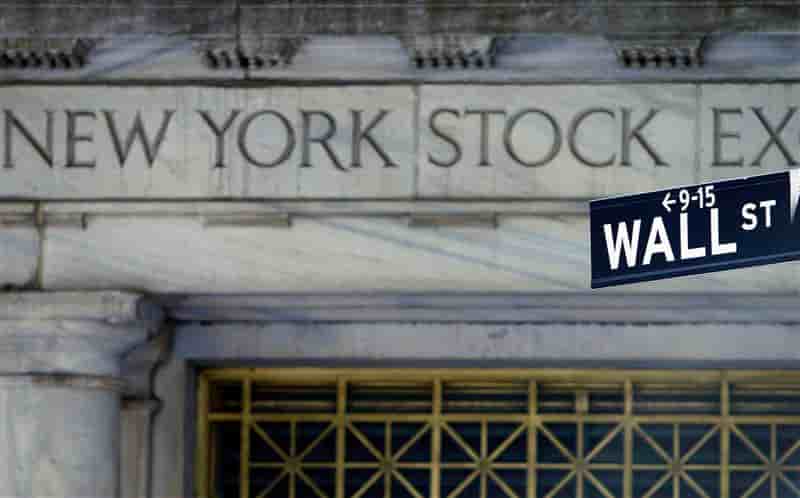Wall Street ouvre sans grand changement, non loin des sommets