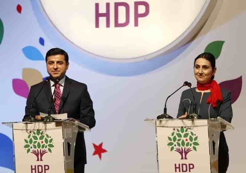 Onze deputes du parti pro-kurdes arretes en turquie