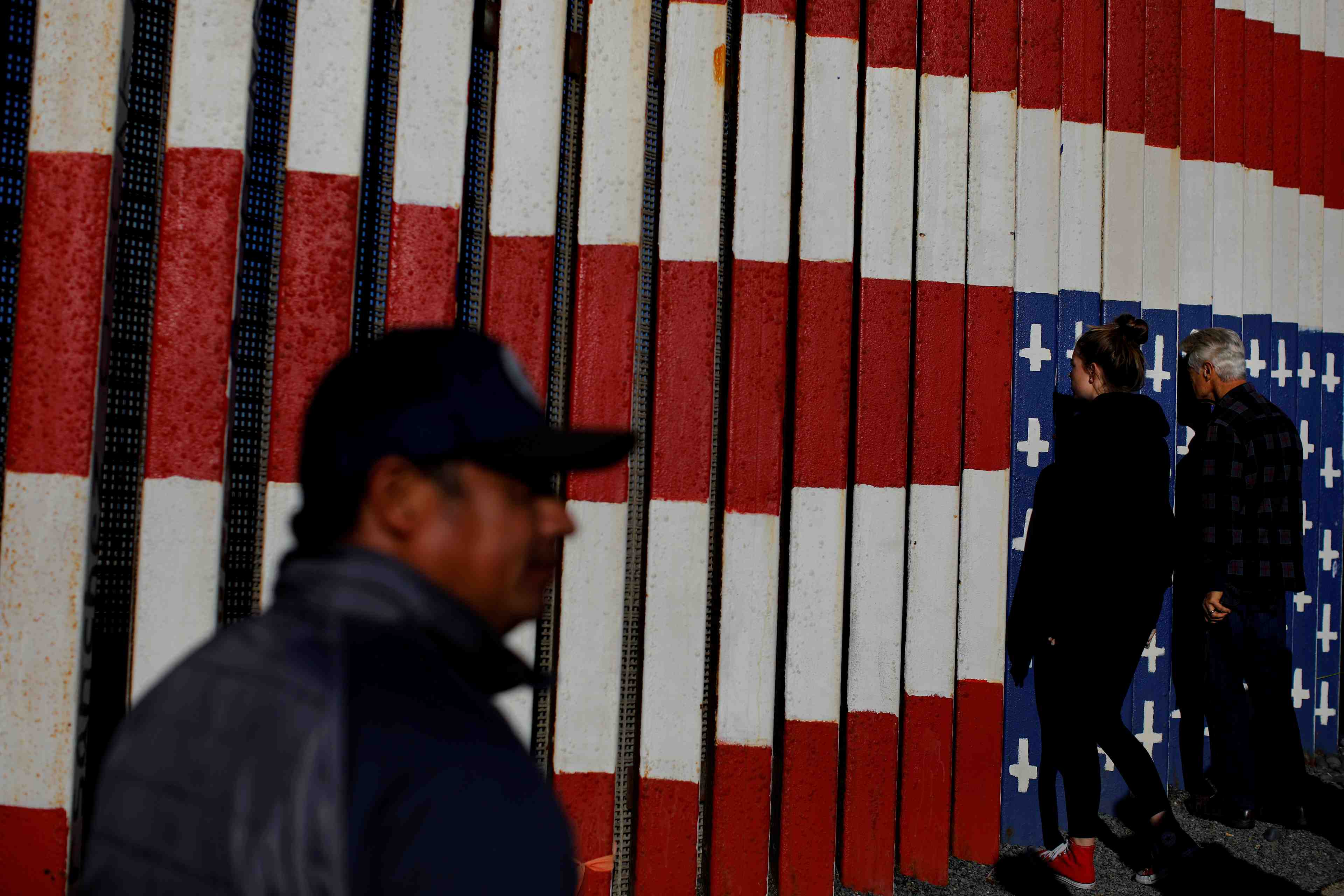 Mur: trump repete avoir le droit de decreter l'etat d'urgence