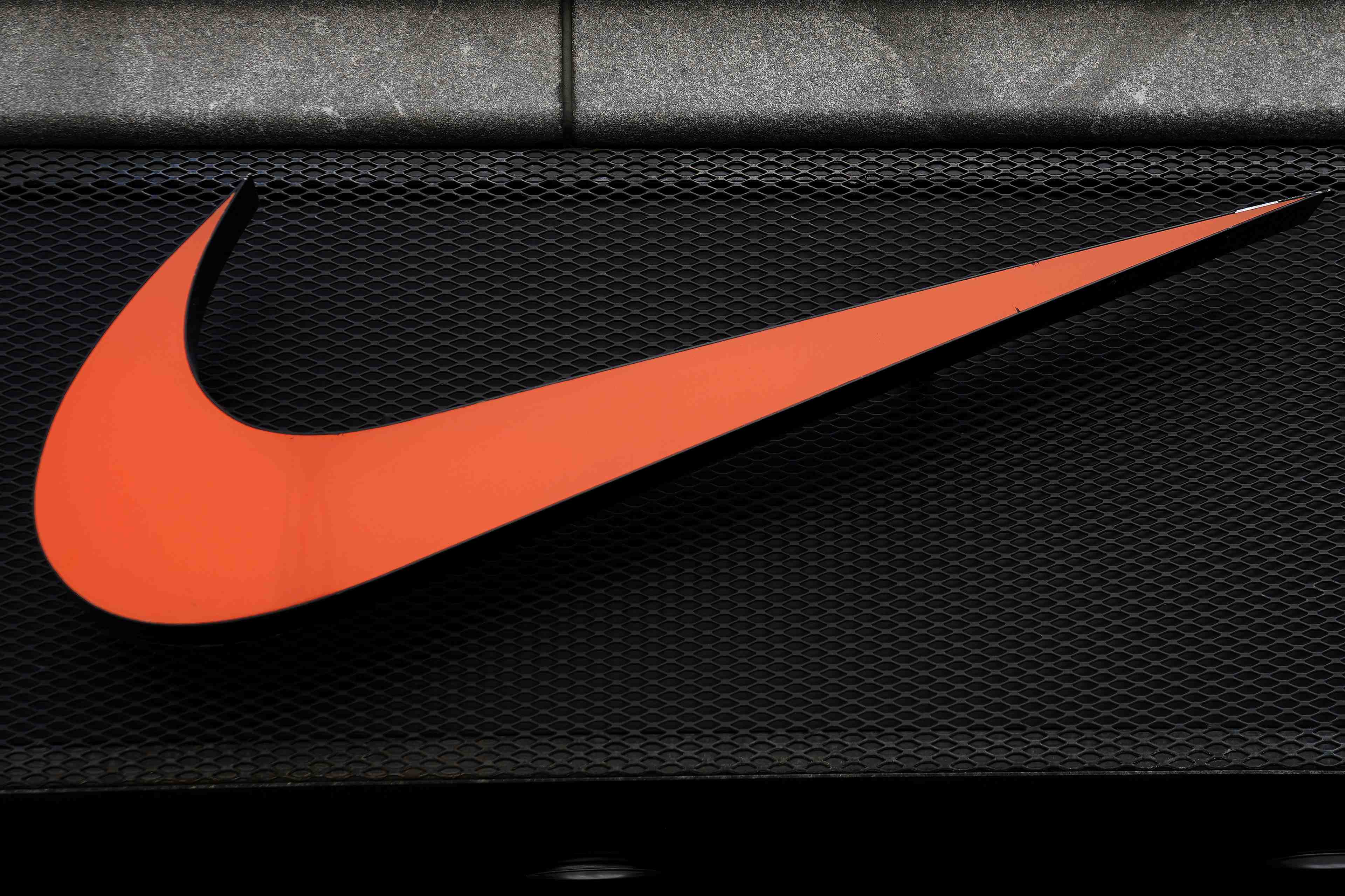 Nike decoit avec ses ventes us, le titre baisse