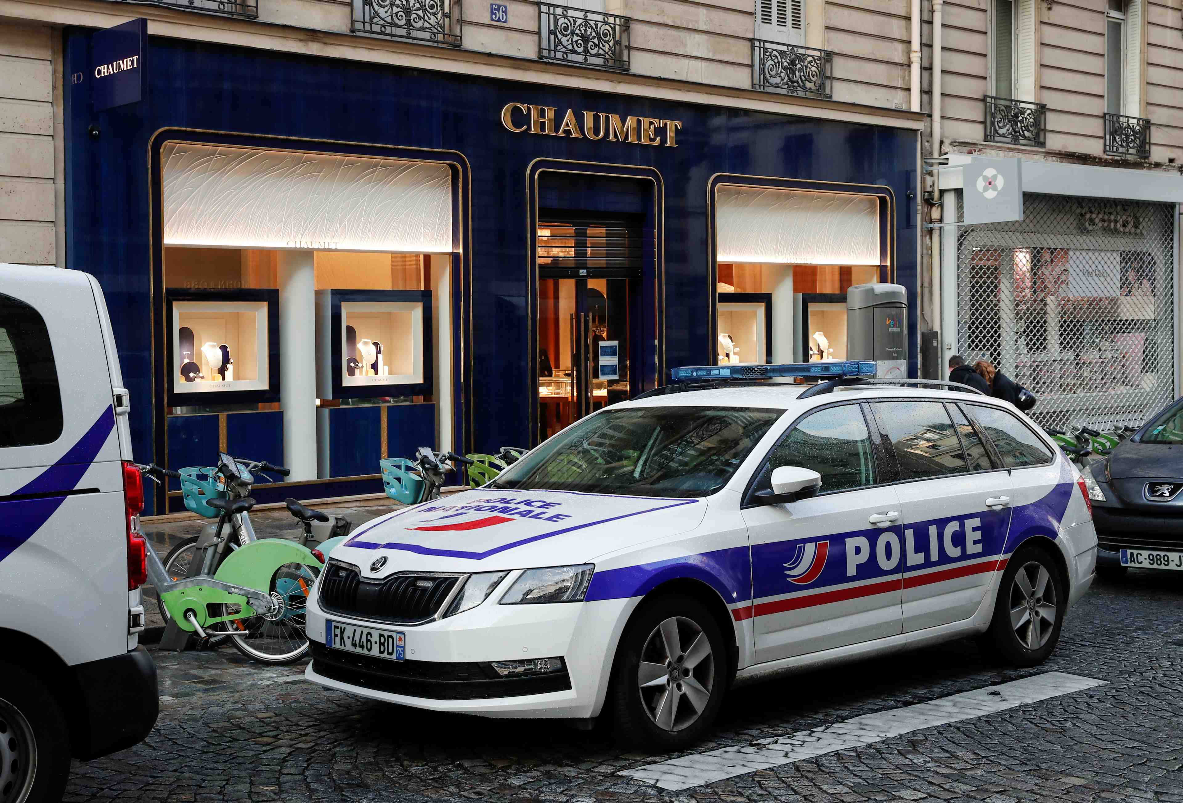 France: braquage d'une bijouterie chaumet pres des champs-elysees