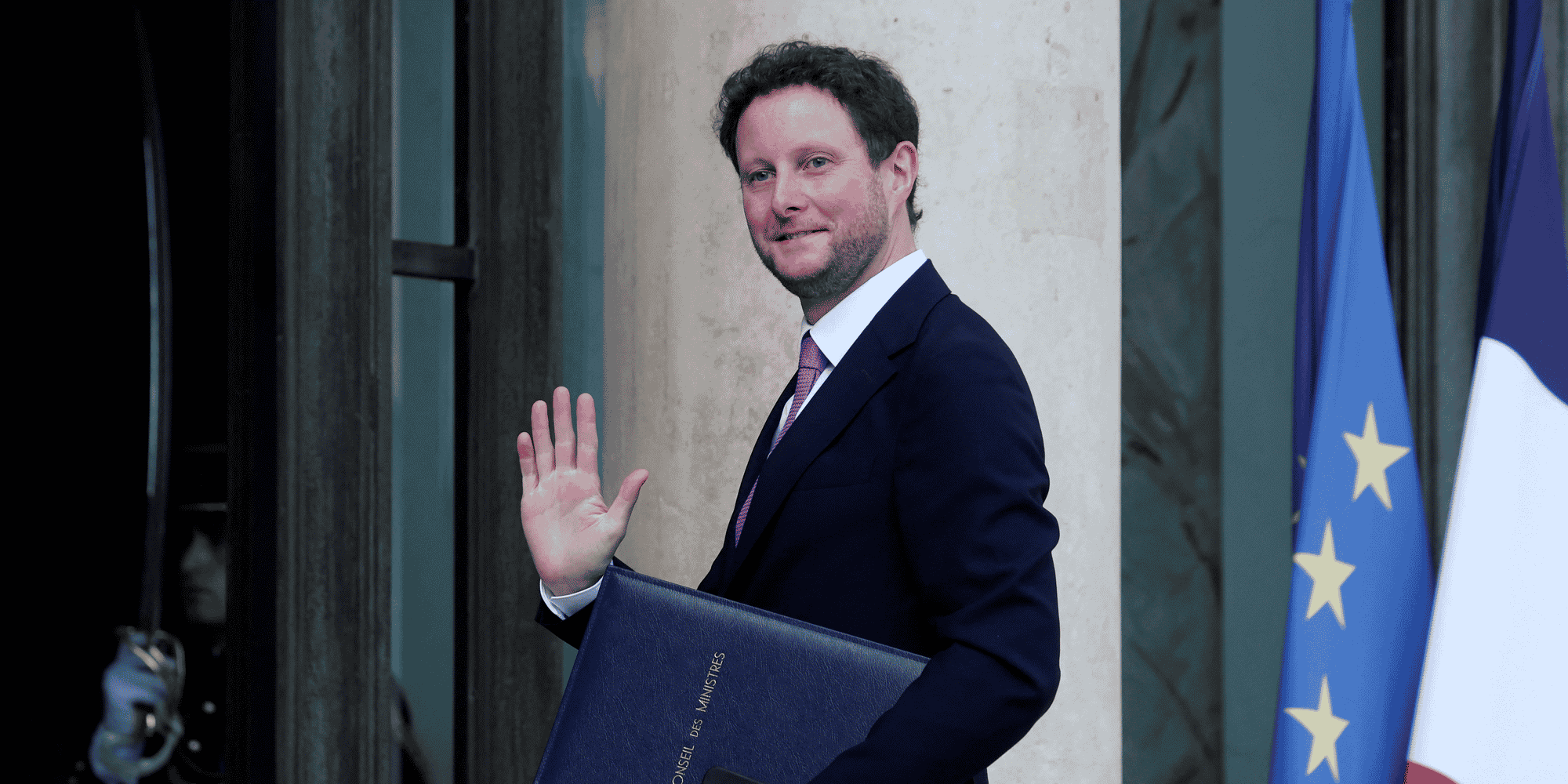 Après un an et demi au ministère des Transports, Clément Beaune passe la main. Son successeur n'est pas connu.