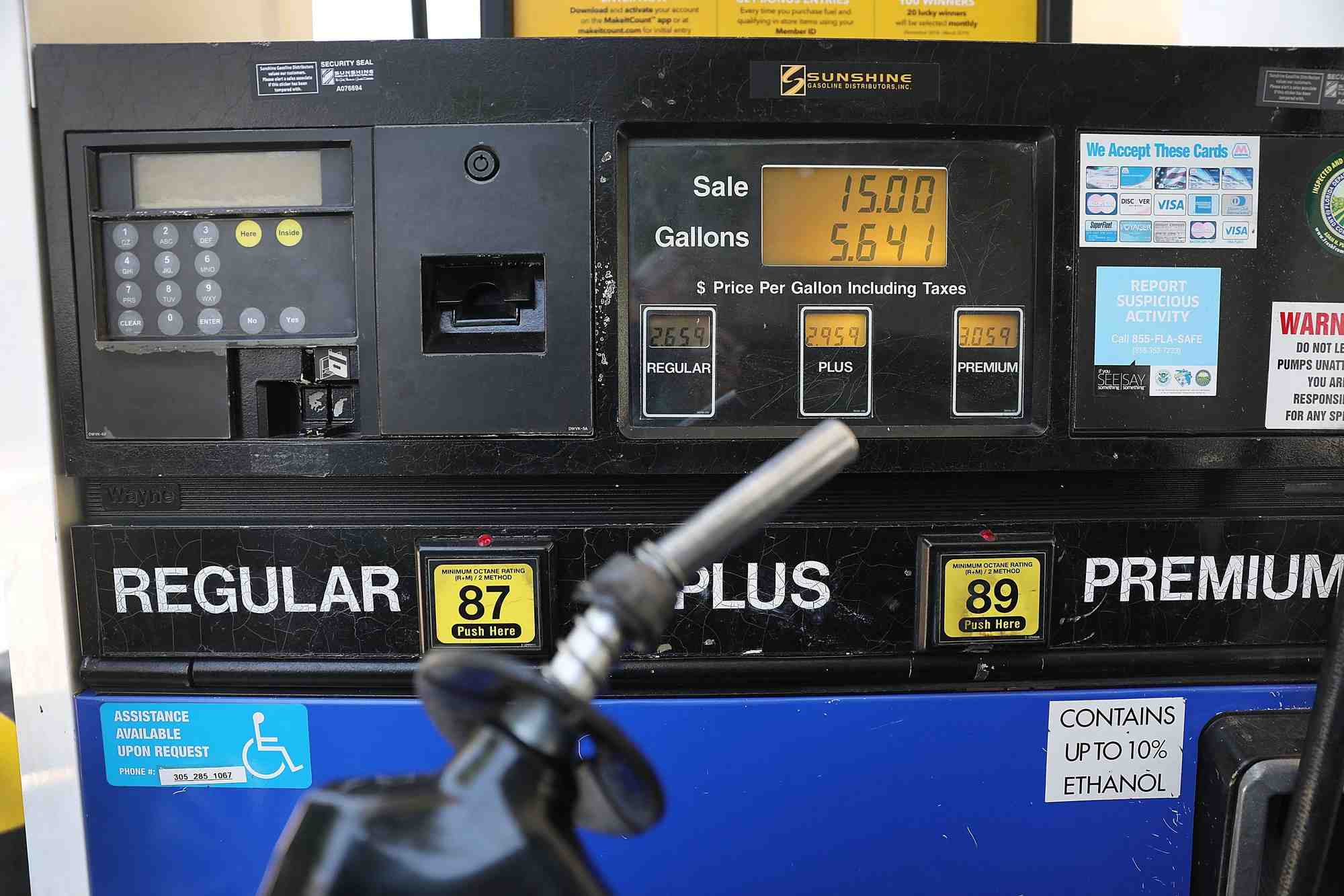 Les coûts d’extraction et de raffinage sont bien plus élevés aux États-Unis qu’en Russie et que dans la plupart des pays de l’OPEP+, prix du terrain et de la main-d’œuvre obligent.
