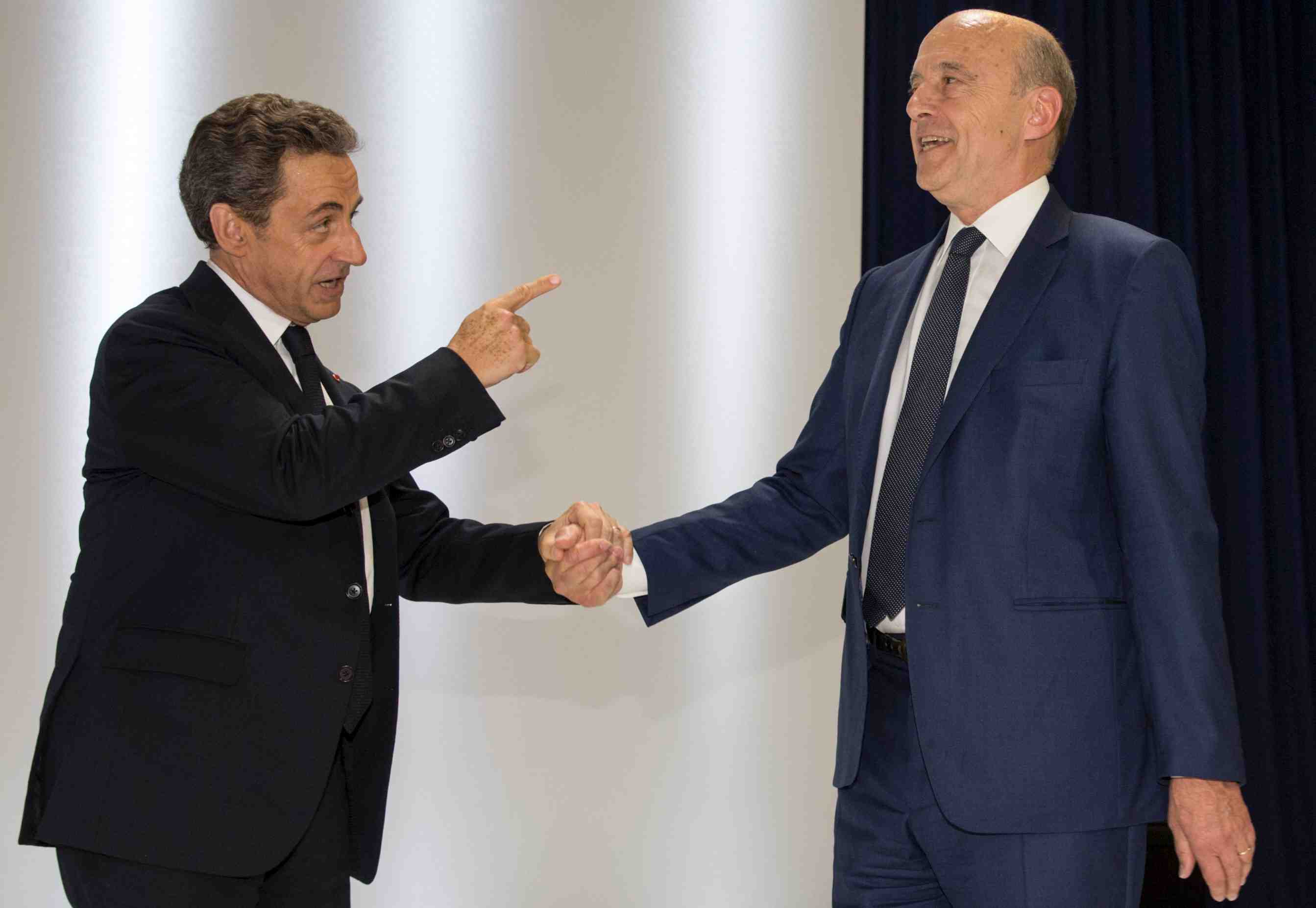 Alain juppe poursuit son duel avec nicolas sarkozy