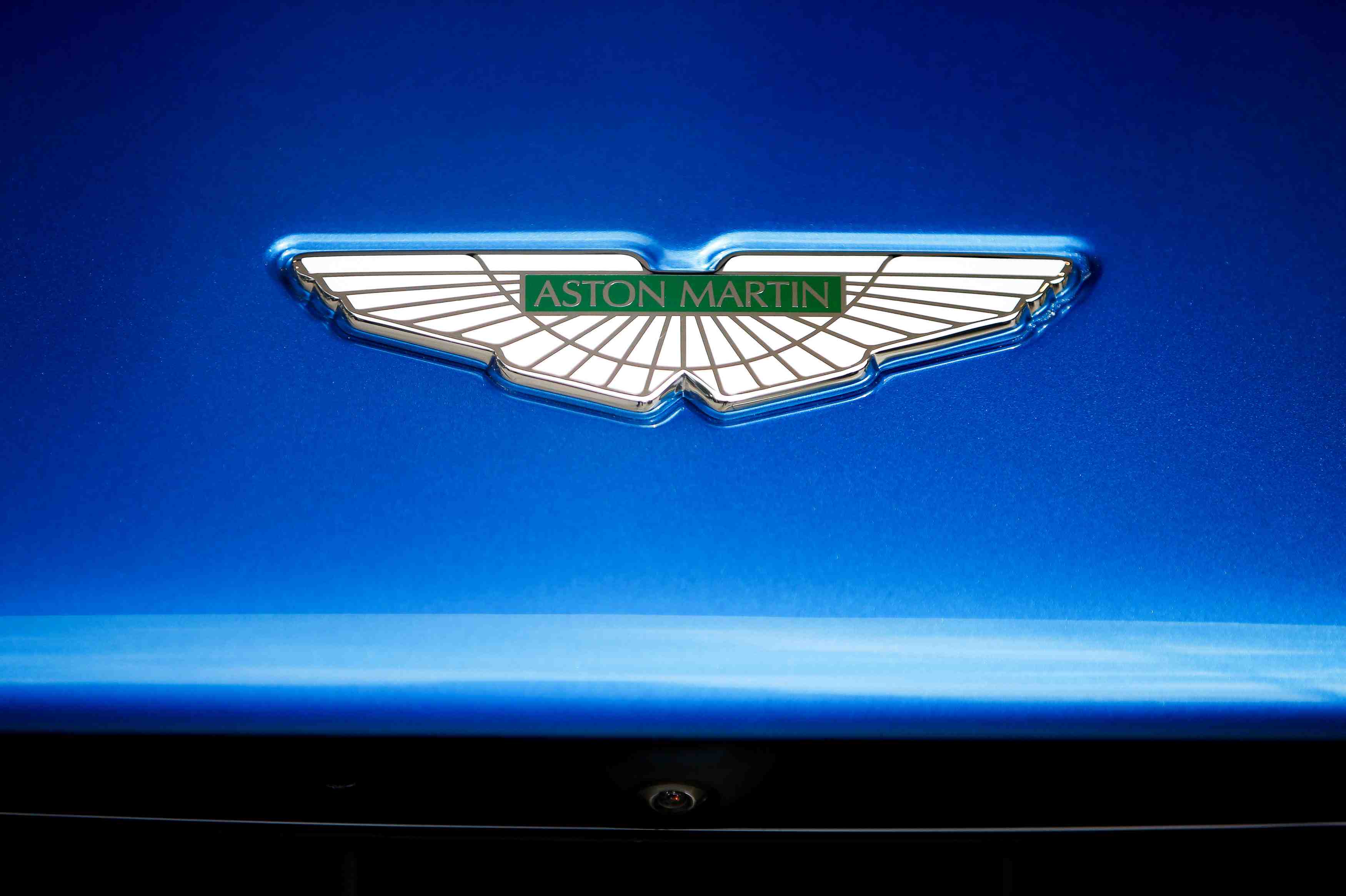 Aston martin fixe a 19 livres par action le prix de son ipo
