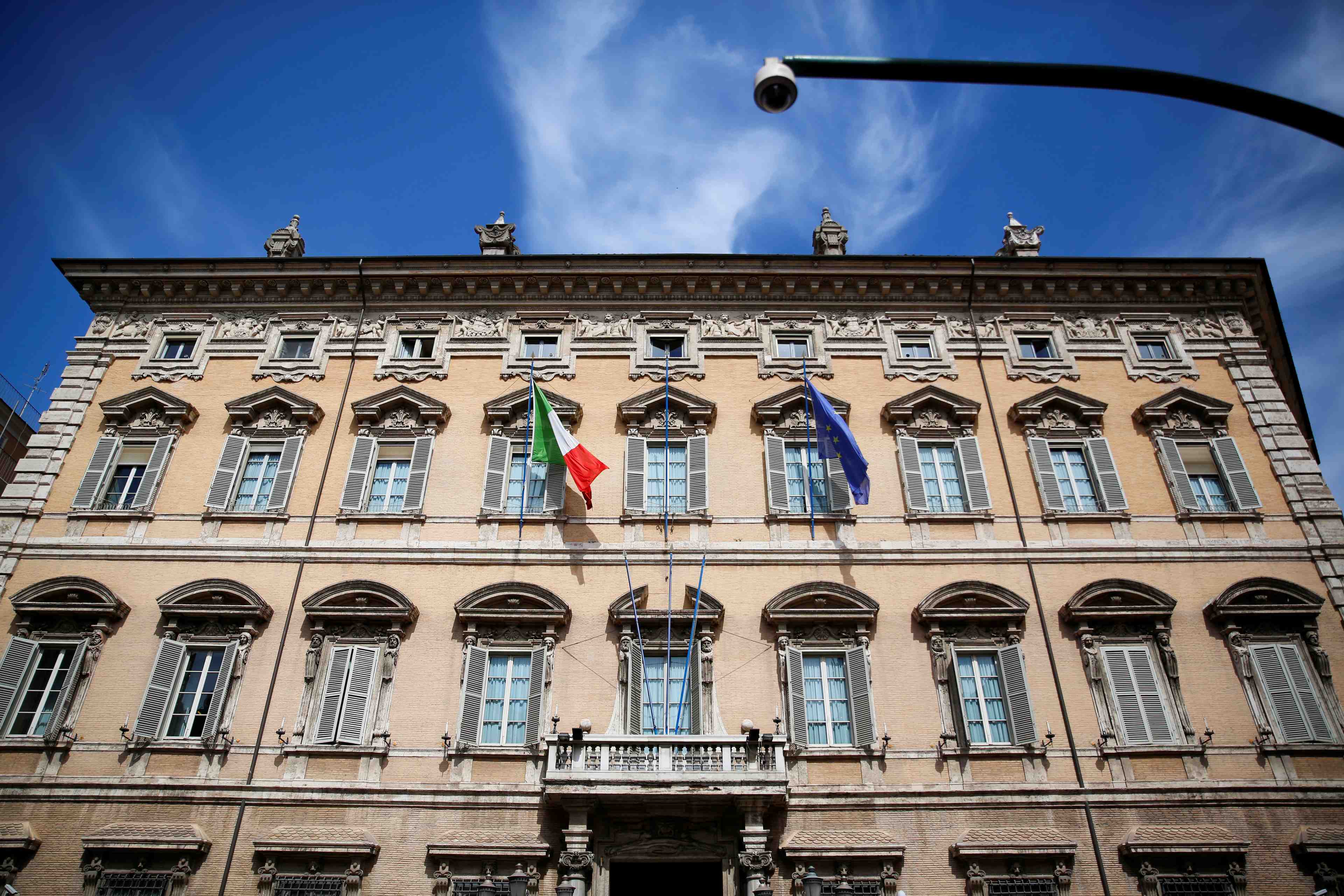 Droit d'asile: le gouvernement italien sollicite la confiance du senat