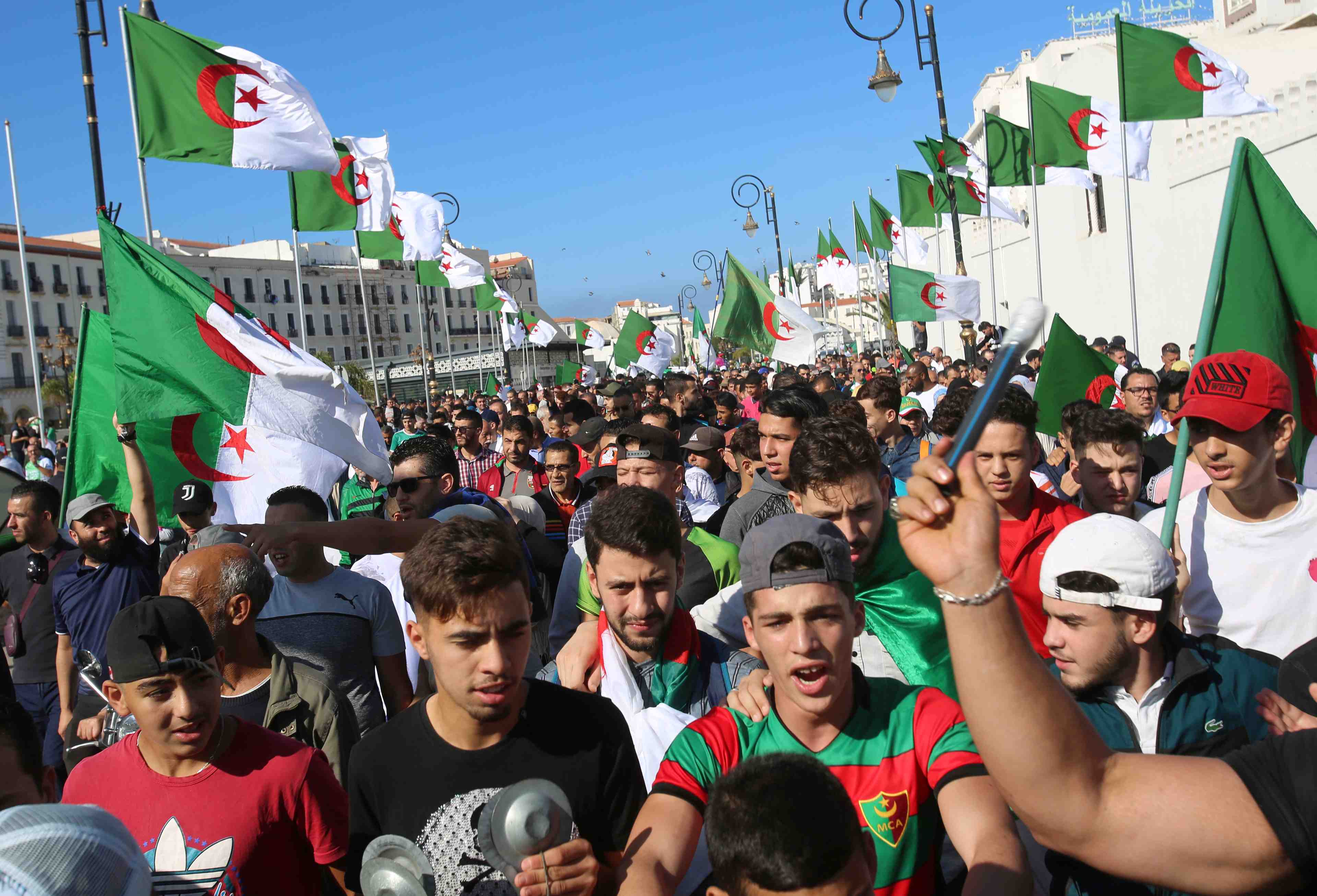 Manifestation de masse en algerie pour demander des reformes