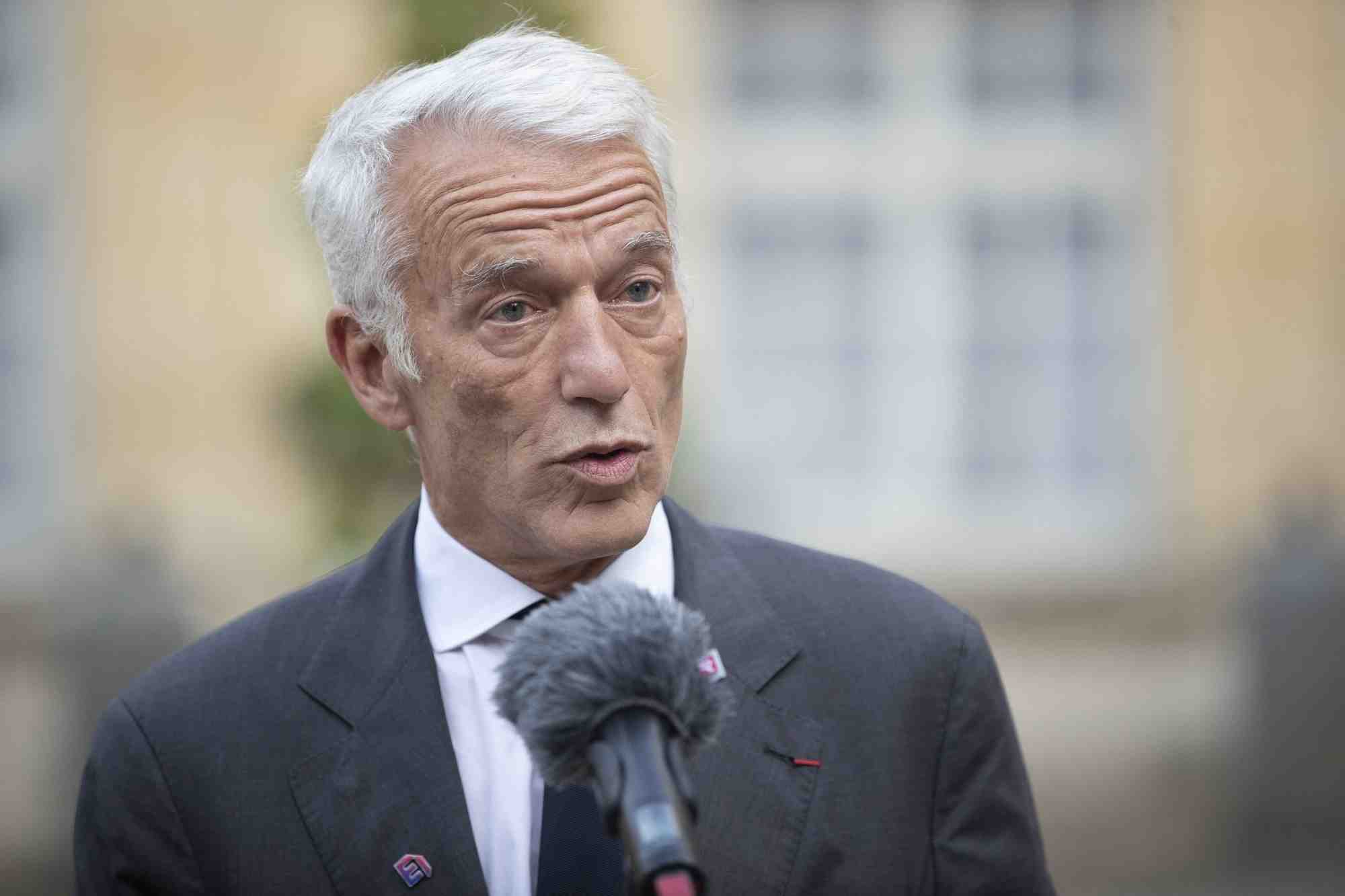 Pour rappel, il y a quelques semaines le président du Medef avait accepté d'annoncer que les grandes entreprises se prêteraient à une hausse d'impôts pour participer à l'effort budgétaire général.