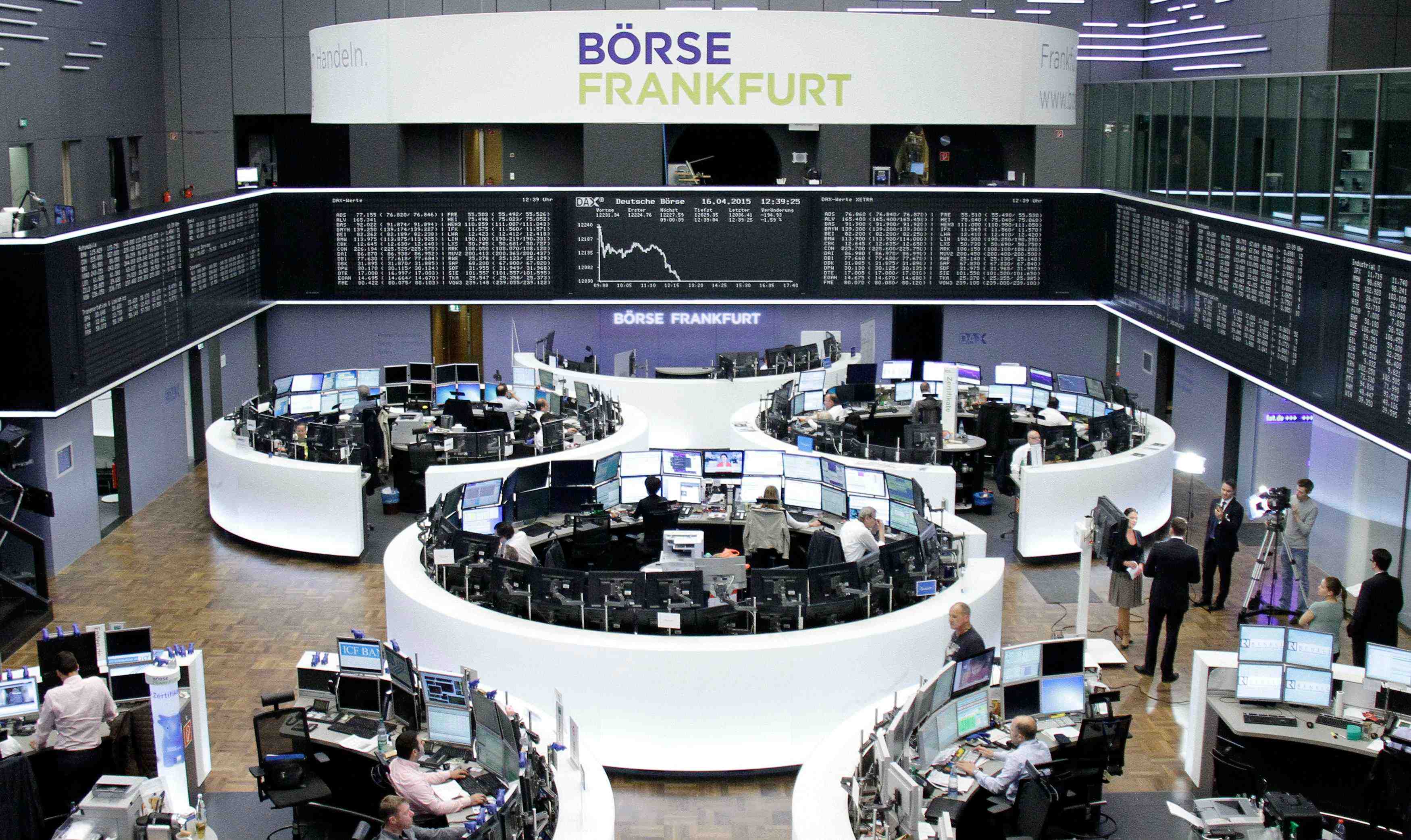 Repli des bourses europeennes a la mi-seance