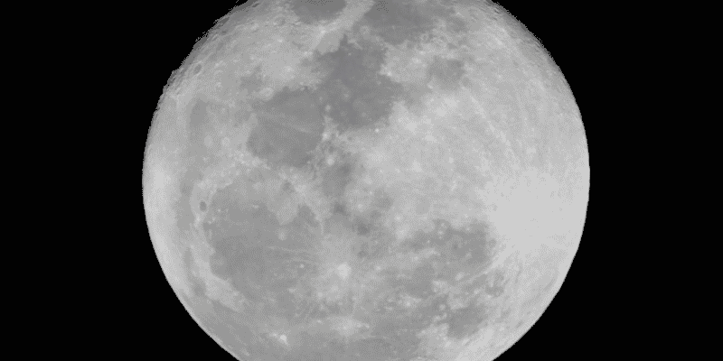 La face cachée de la Lune est appelée ainsi parce qu'elle est invisible depuis la Terre et non parce qu'elle ne capte jamais les rayons du soleil (photo d'illustration).