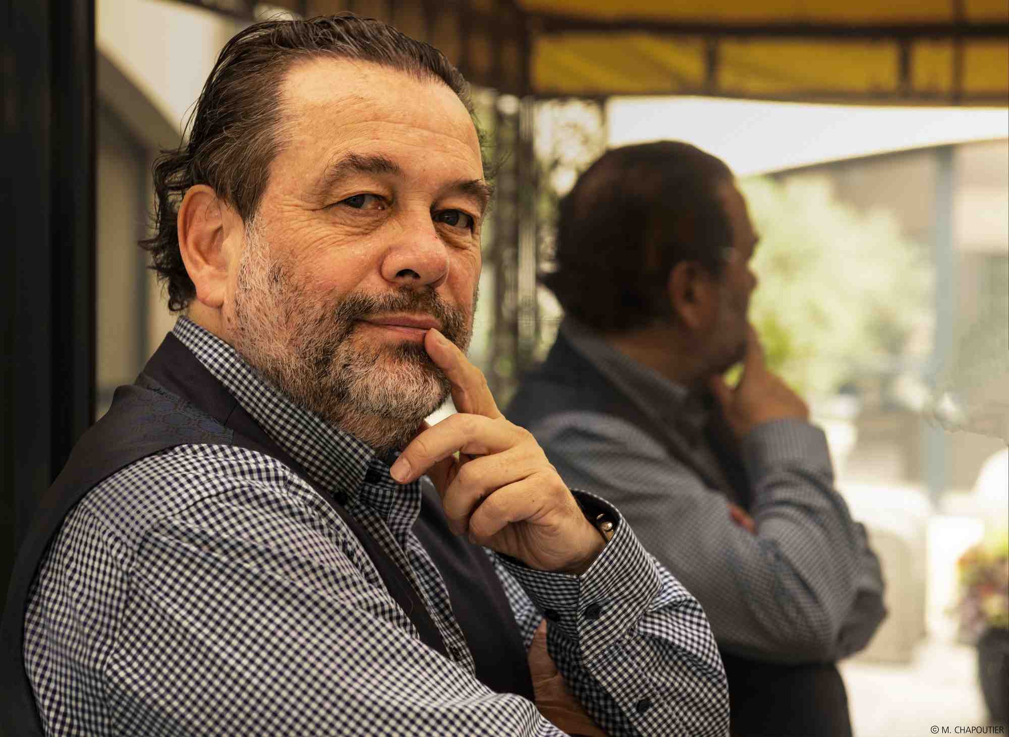 Michel Chapoutier, viticulteur et négociant en vins, estime que sa filière doit s'adapter à la demande en allant jusqu'à la désalcoolisation partielle de certains produits, afin de s'adapter aux conséquences du réchauffement climatique.