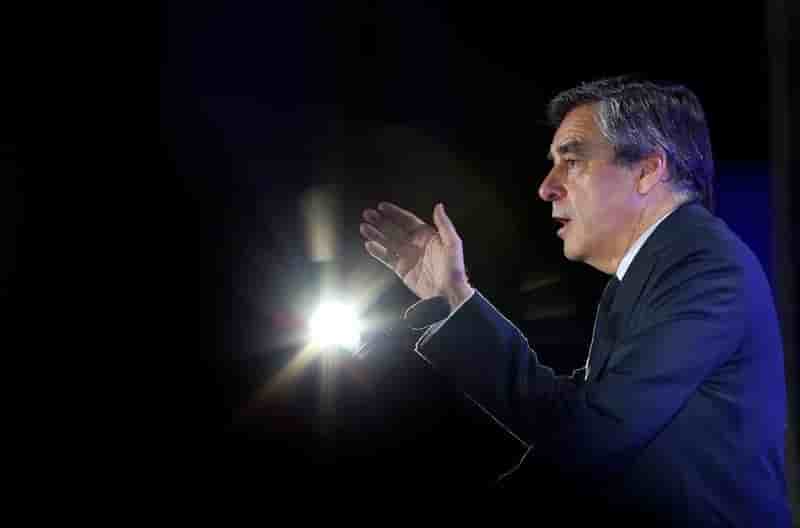 Fillon sous pression, une partie de la droite en appelle a juppe