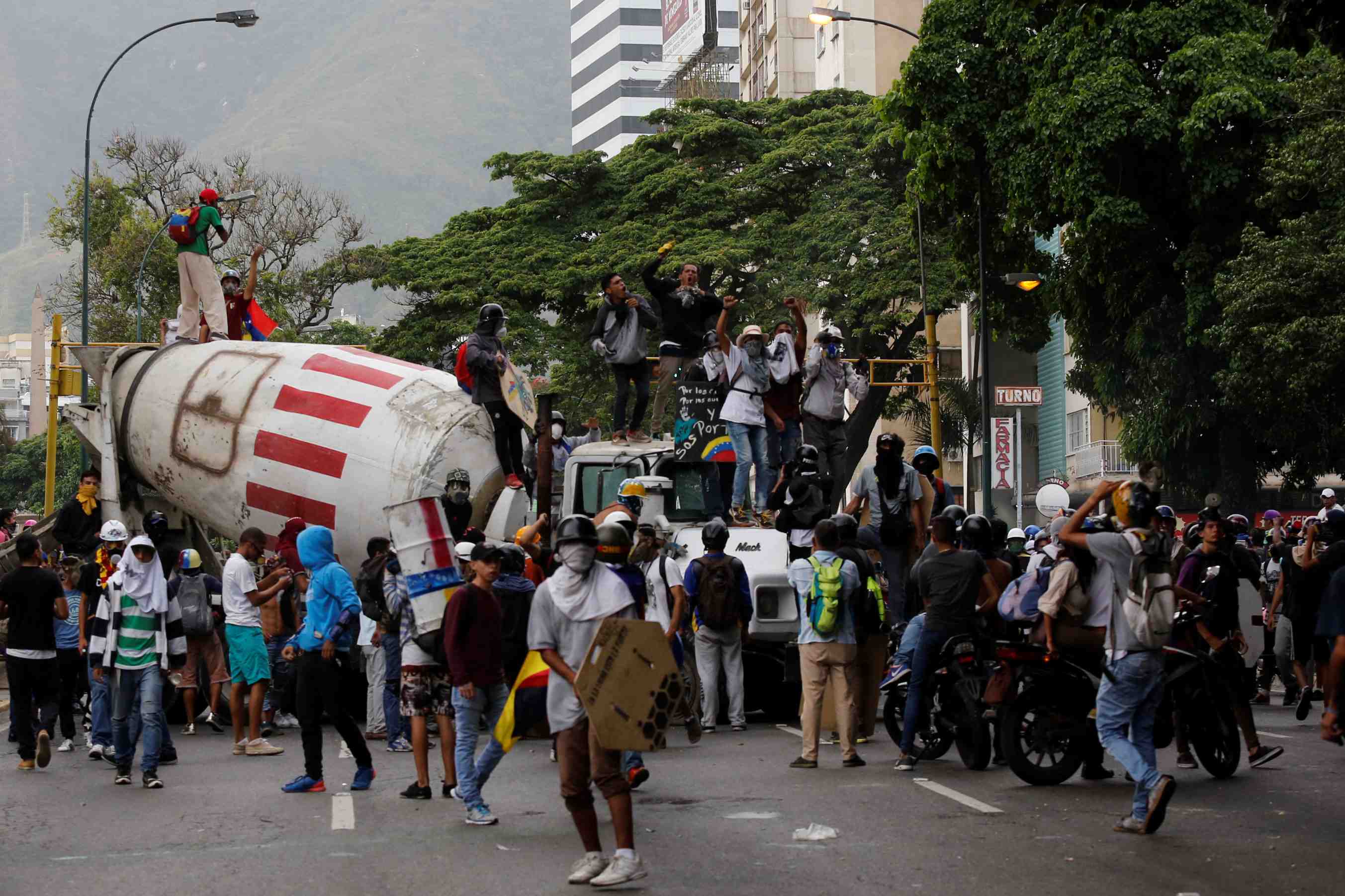 Le bilan des violences au venezuela s'alourdit a 51 morts