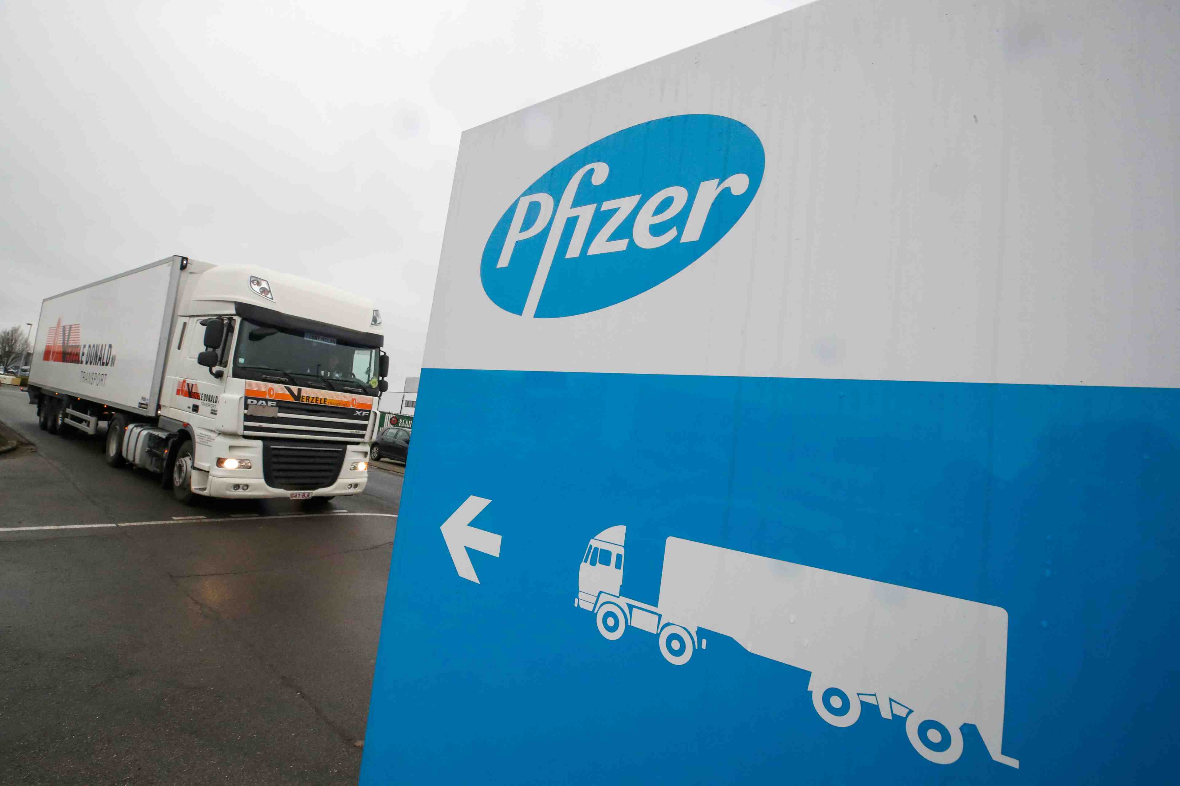 Coronavirus: pfizer abaisse son objectif de doses du vaccin pour 2020