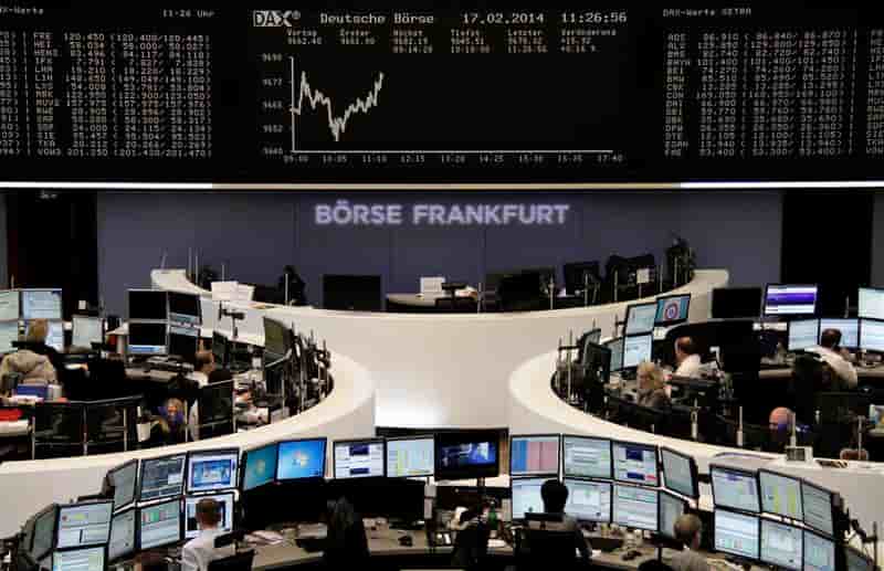 Les Bourses européennes restent stables à la mi-séance