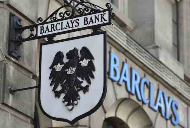 Barclays met des fonds en réserve pour les enquêtes