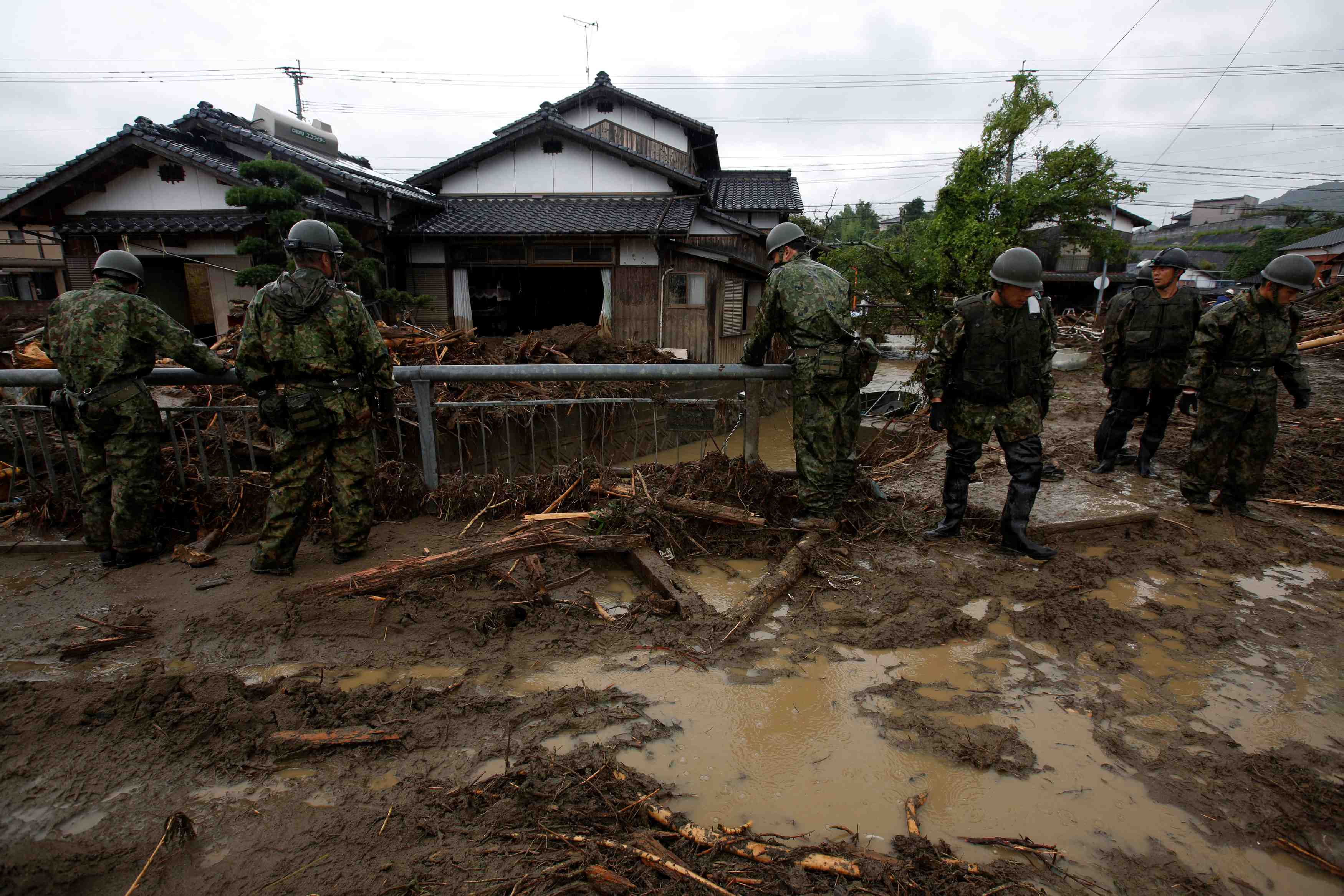 Le bilan des intemperies s'alourdit a 18 morts au japon