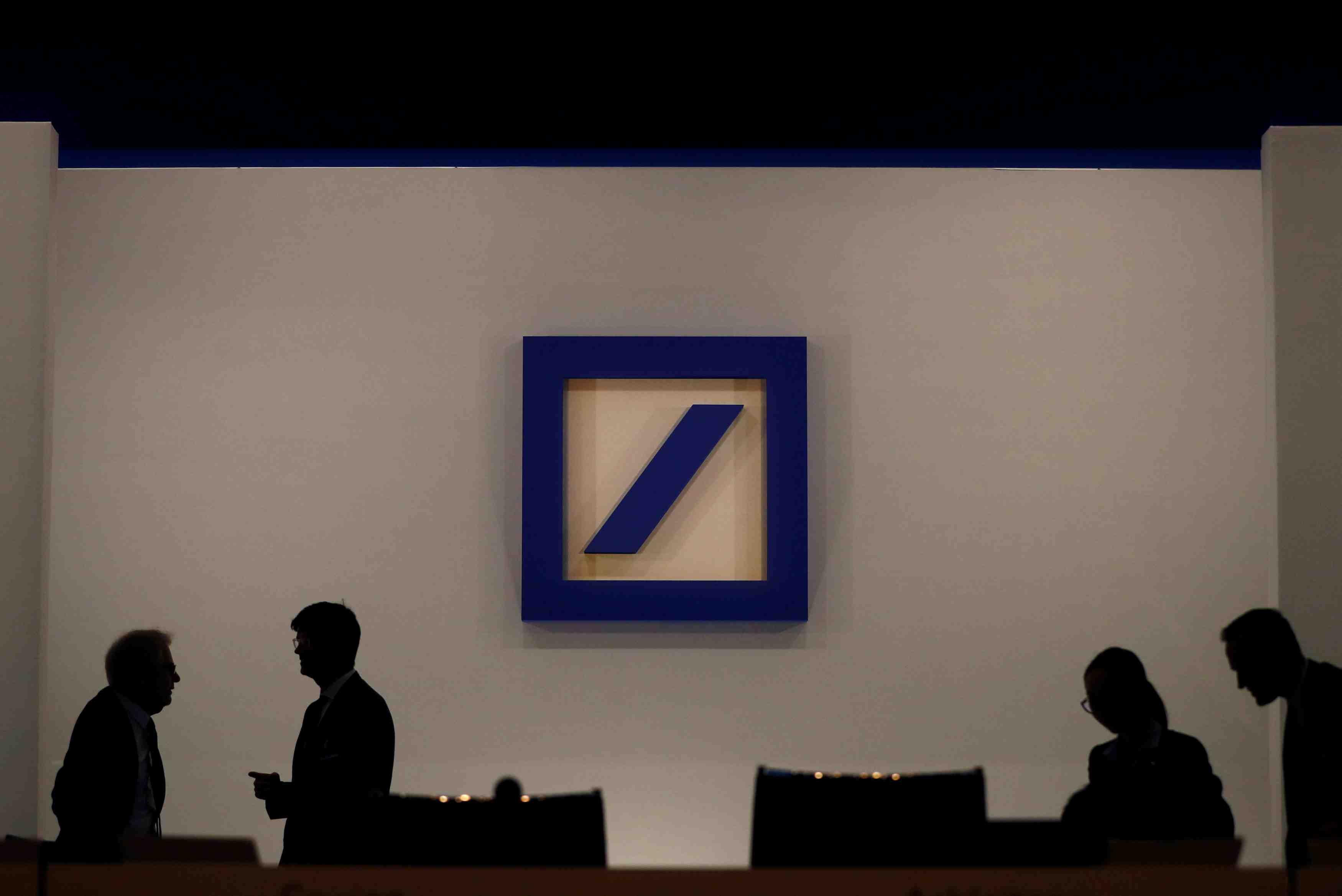 Deutsche bank a etudie un scenario de fusion avec ubs