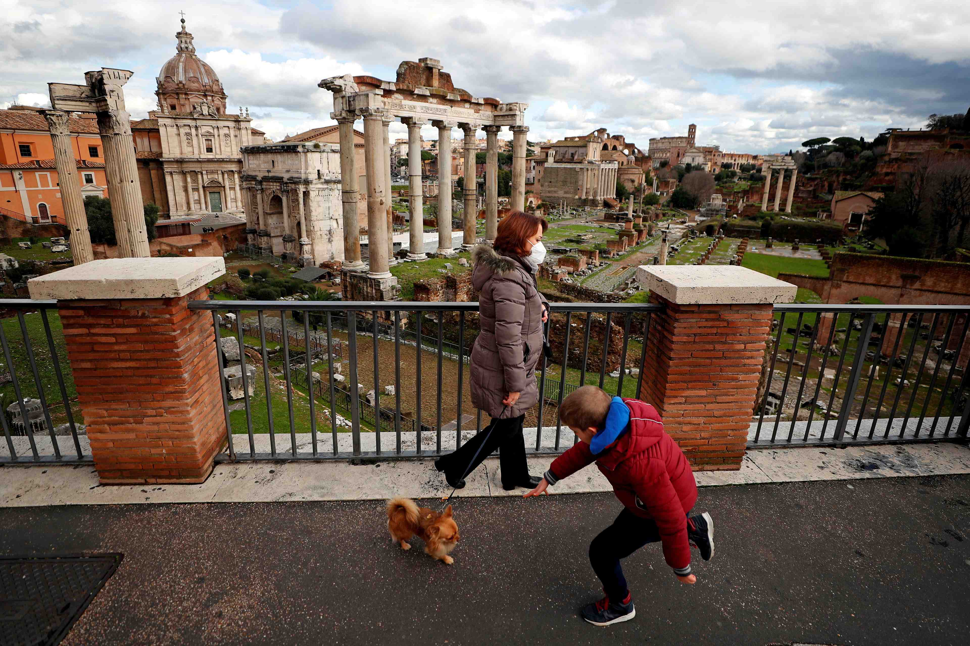 L'italie prolonge a son tour ses restrictions face a l'epidemie