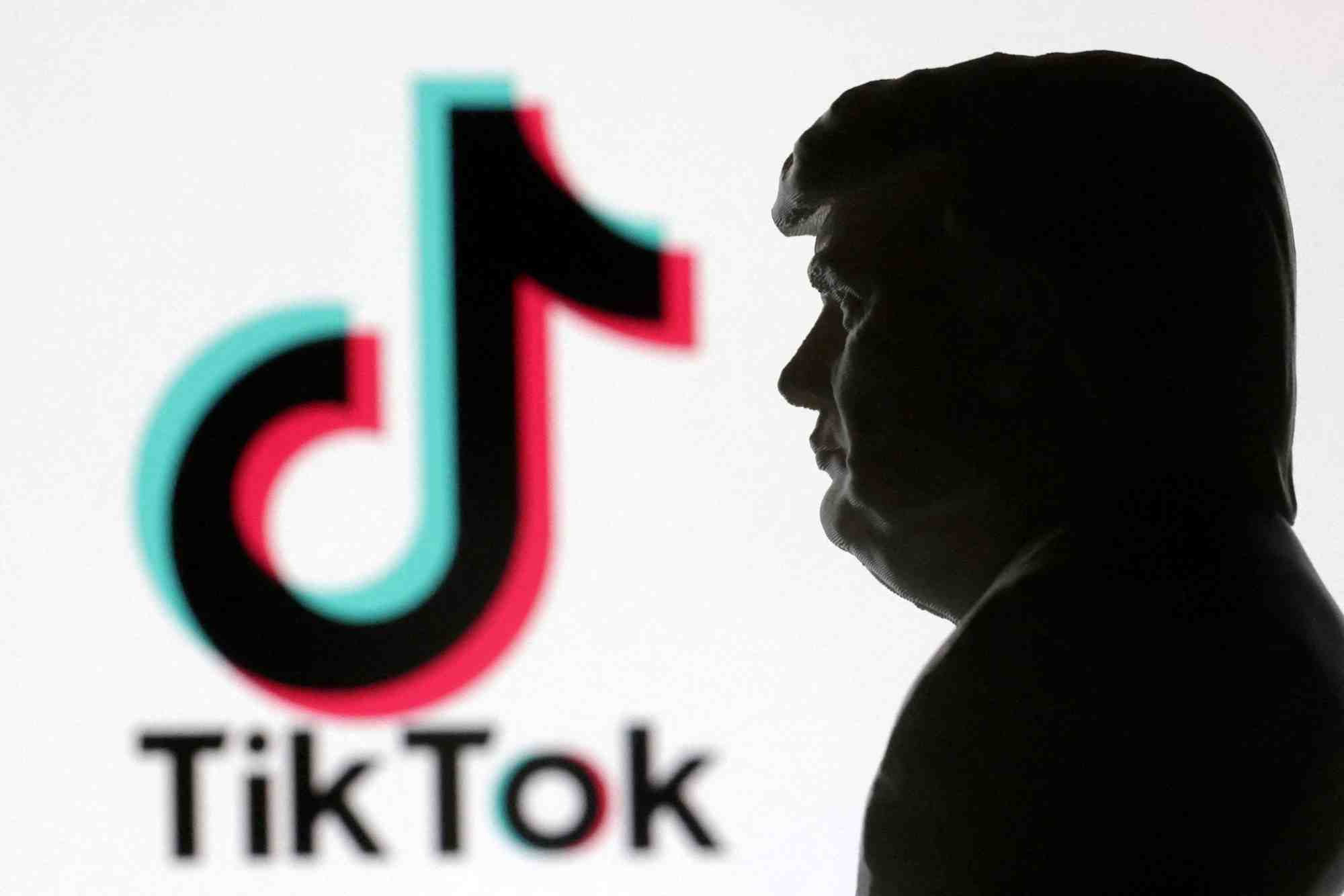 Donald Trump a même encouragé fournisseurs d'internet et boutiques d'application à rétablir immédiatement l'accès à TikTok.
