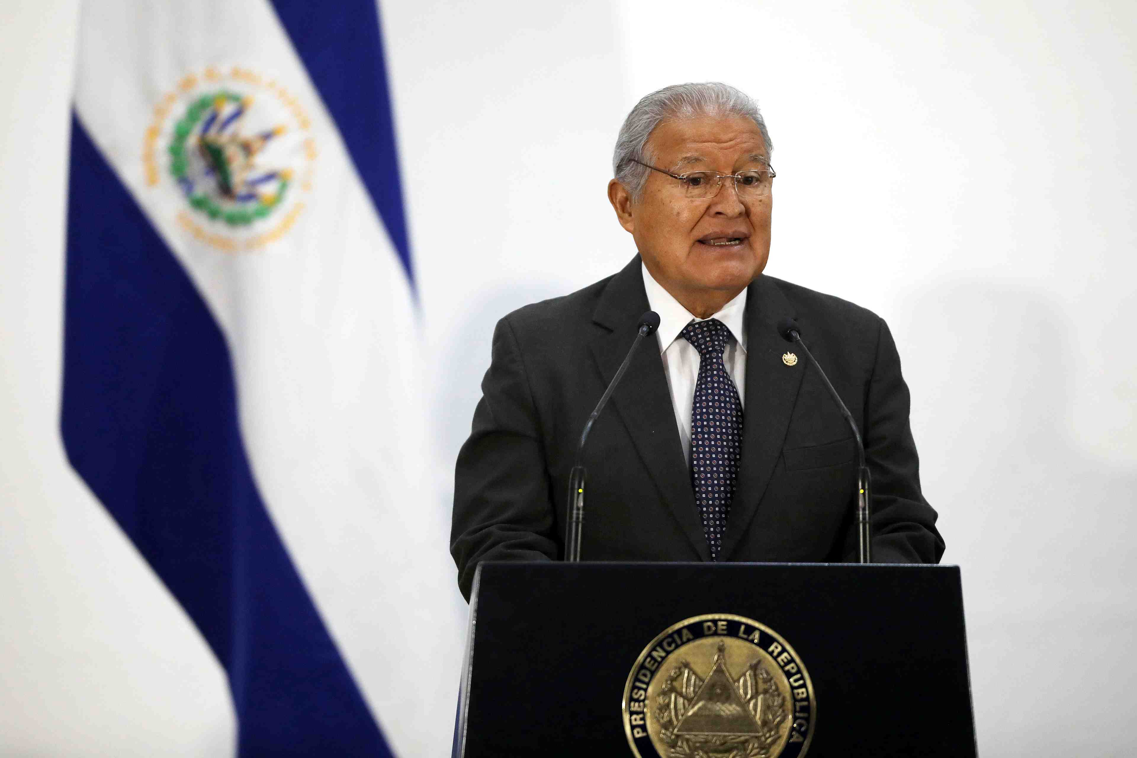 Le salvador ordonne l'arrestation de l'ancien president dans le cadre d'une enquete pour corruption