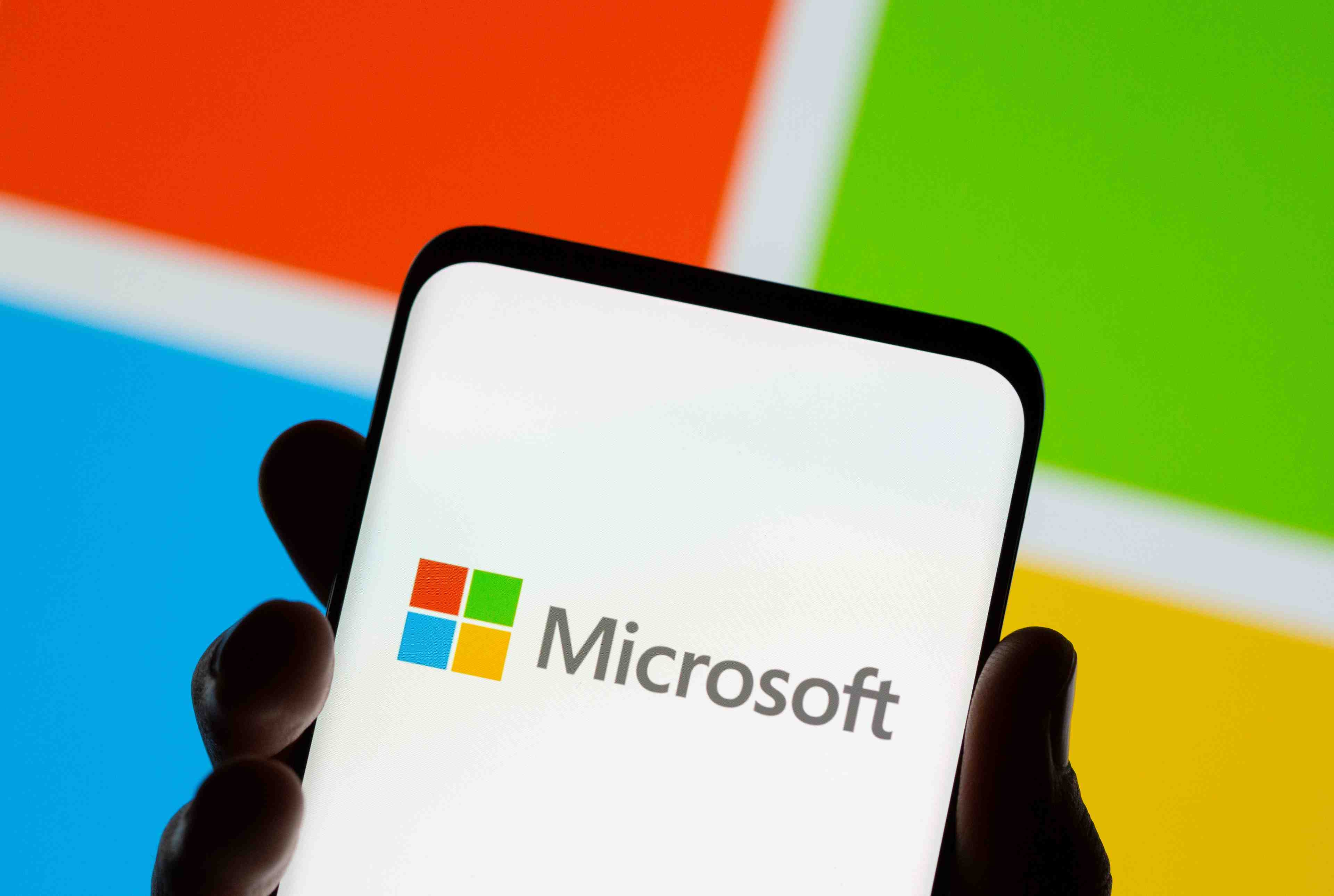 Microsoft bat les attentes, porte par ses activites de "cloud"