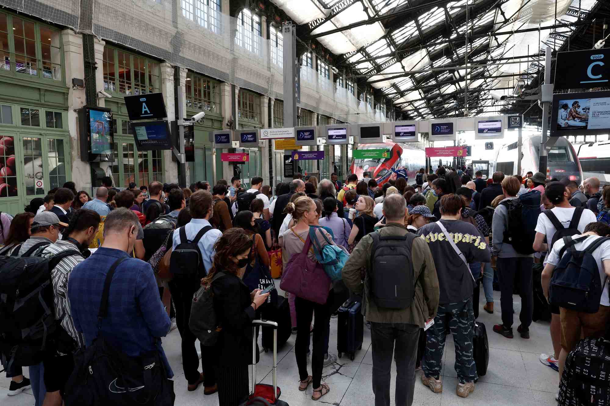 Trafic perturbe sur le reseau sncf en raison d'une greve