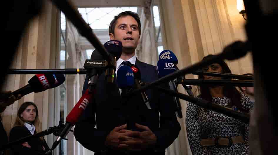 Gabriel Attal a dénoncé « les attaques du RN contre nos institutions ».